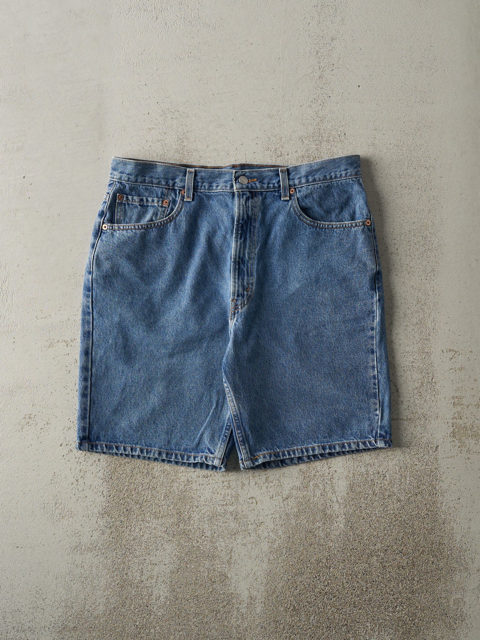 Vintage Y2K Mid Wash Levi's 505 Jean Shorts (35.5x9)