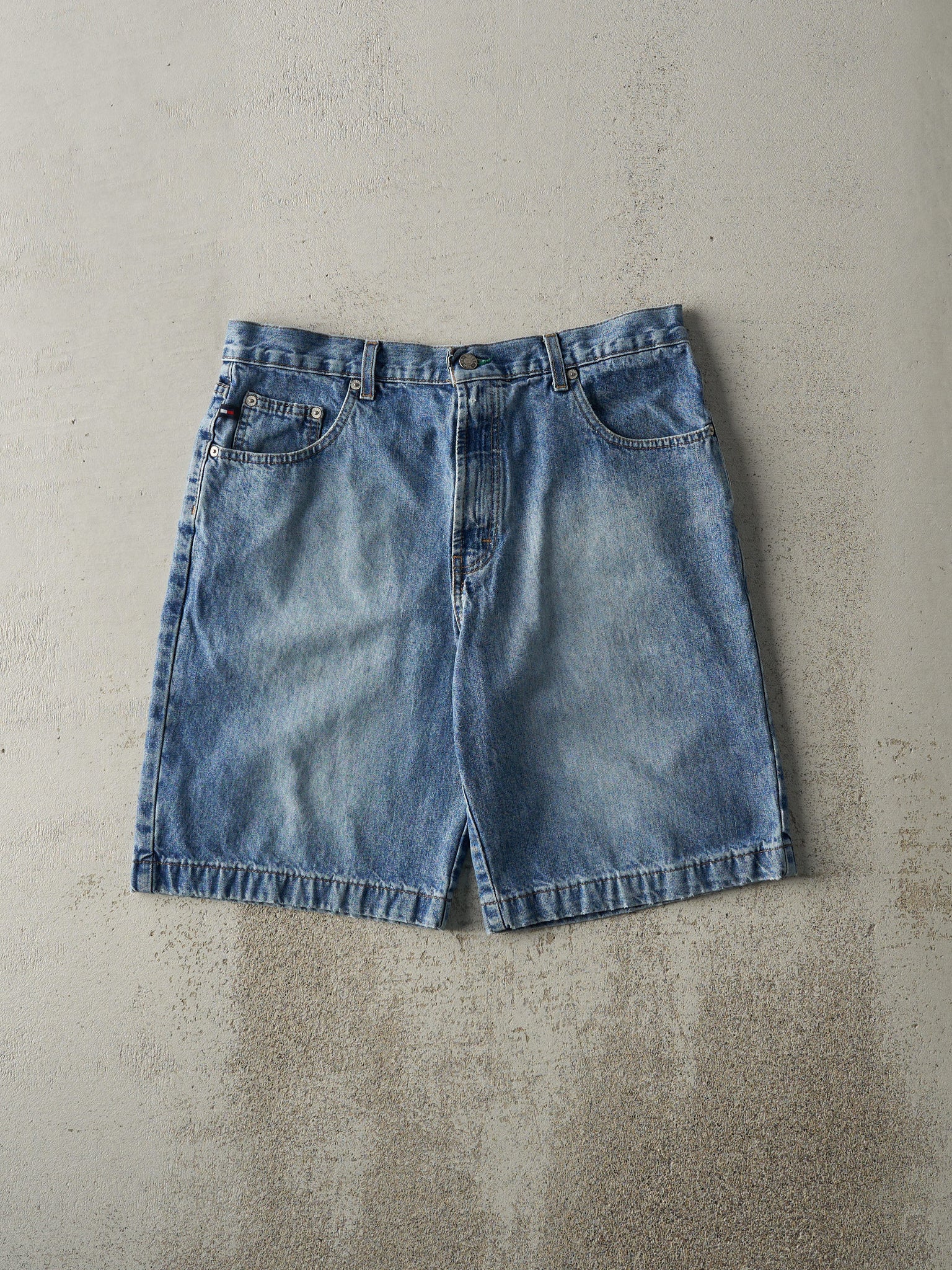 Vintage 90s Mid Wash Tommy Hilfiger Jean Shorts (33x10)