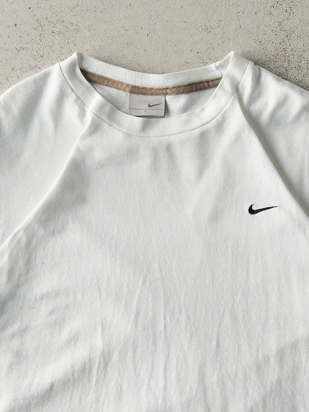 Vintage Y2K White Nike Swoosh Embroidered Tee (M)