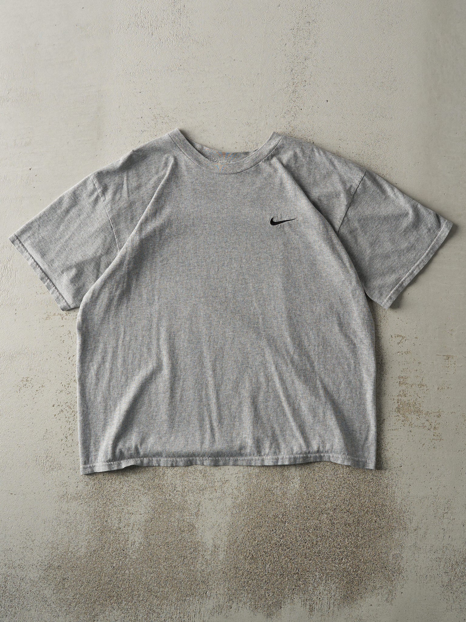 Vintage 90s Grey Embroidered Nike Swoosh Tee (M/L)