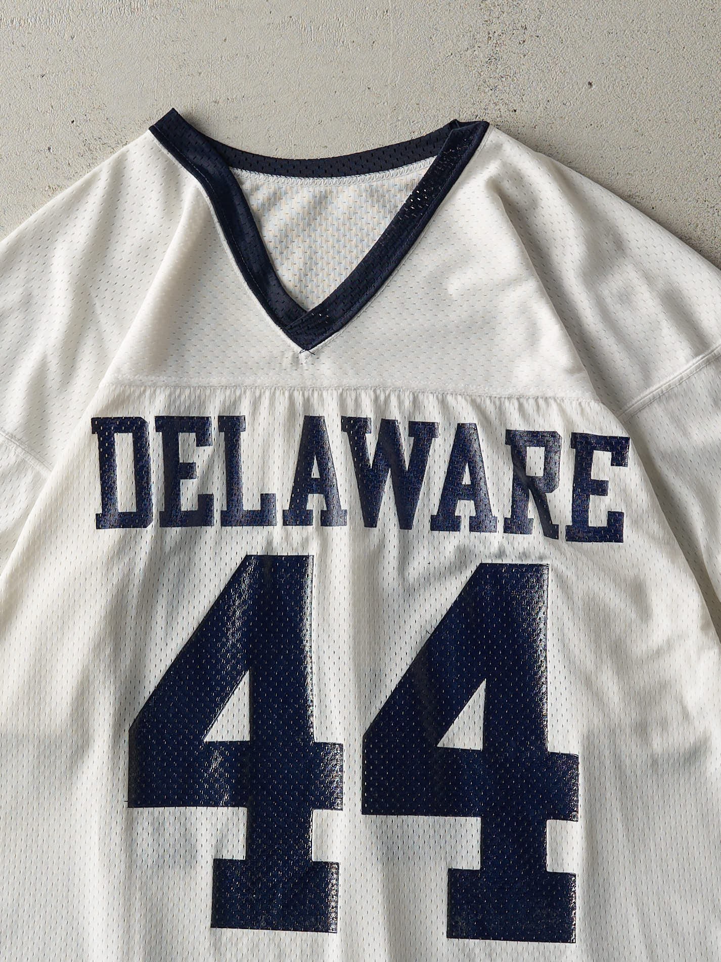 Vintage 90s White & Navy Delaware Cropped Jersey (M)