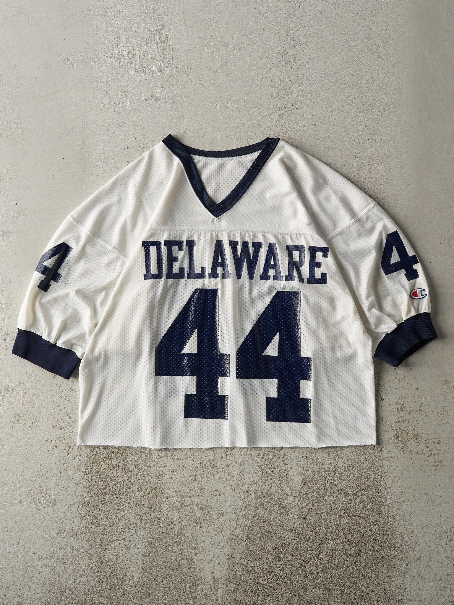 Vintage 90s White & Navy Delaware Cropped Jersey (M)