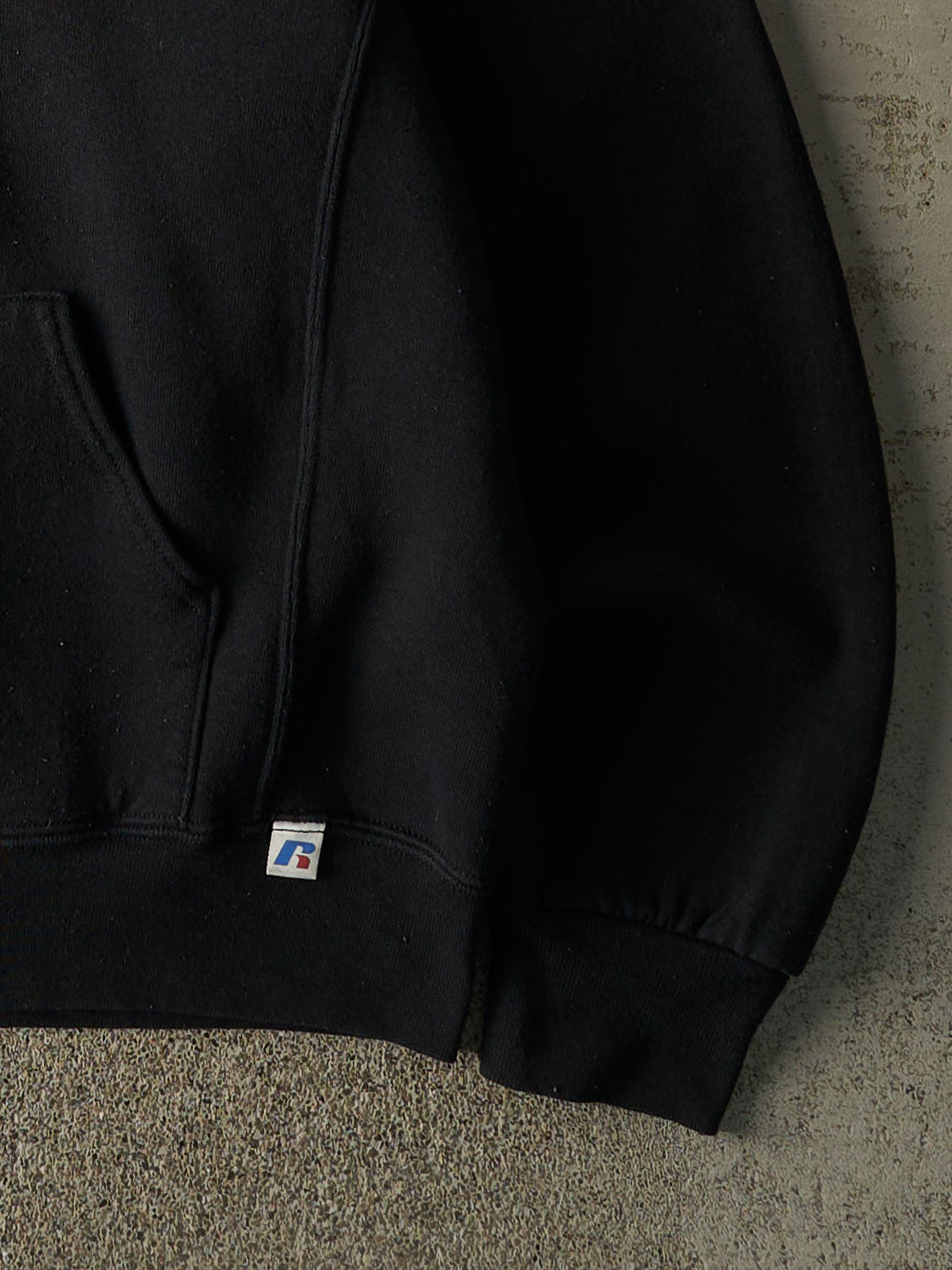 Vintage Y2K Black University of Regina Cougars Russell Athletic Hoodie (L/XL)