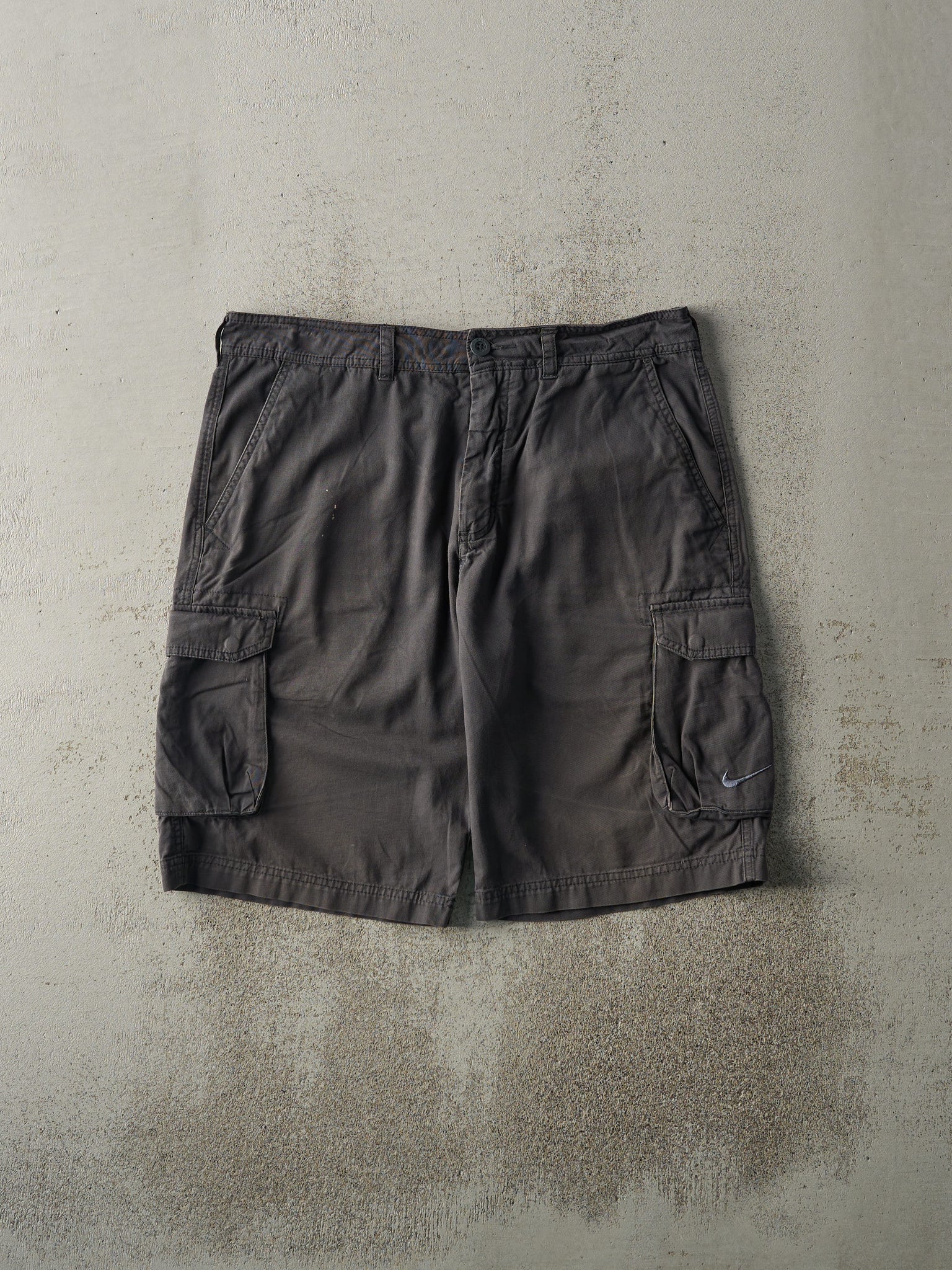 Vintage Y2K Charcoal Grey Nike Cargo Shorts (36x11.5)