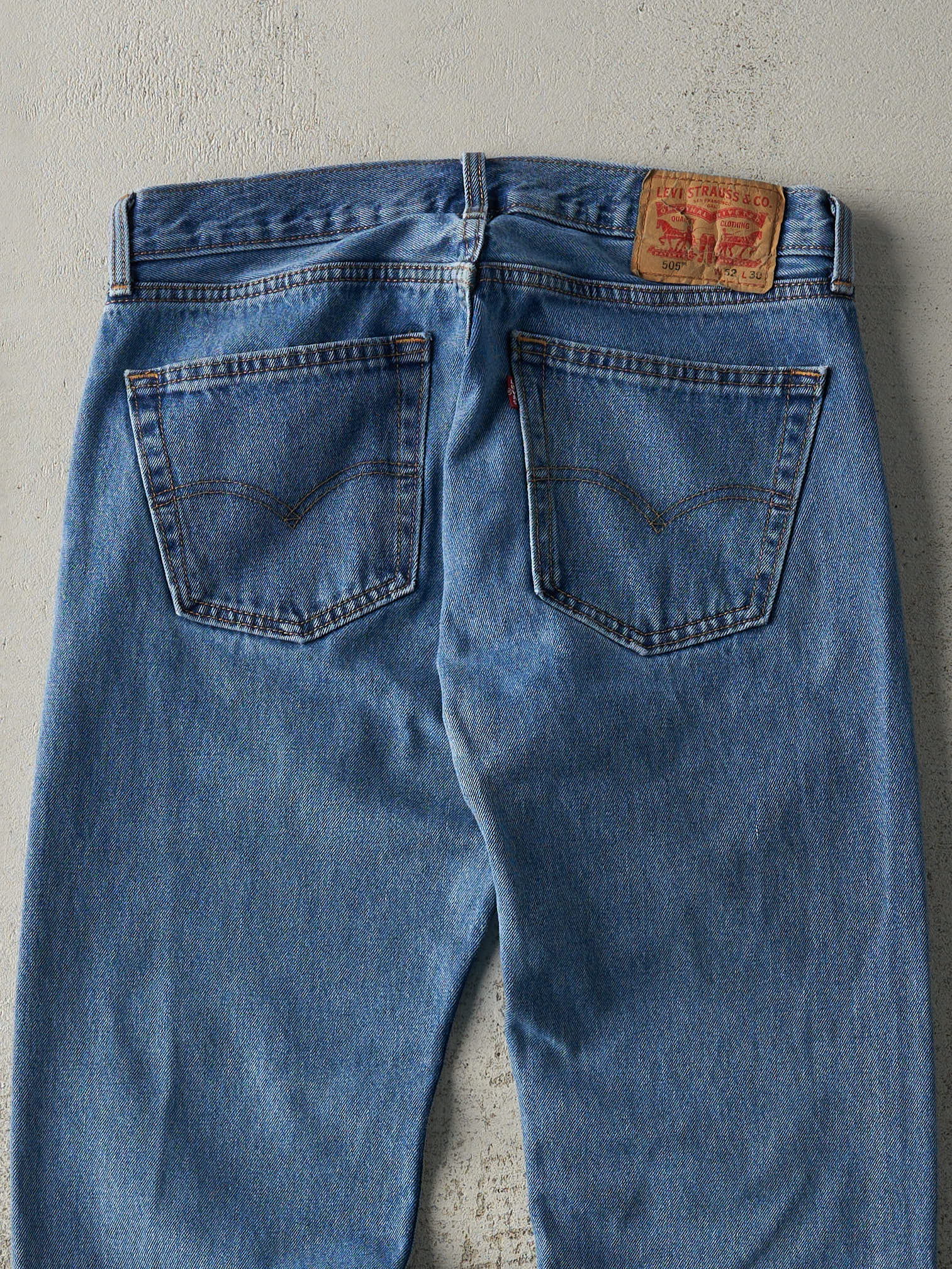 Vintage Y2K Mid Wash Levi's 505 Jeans (33x28)