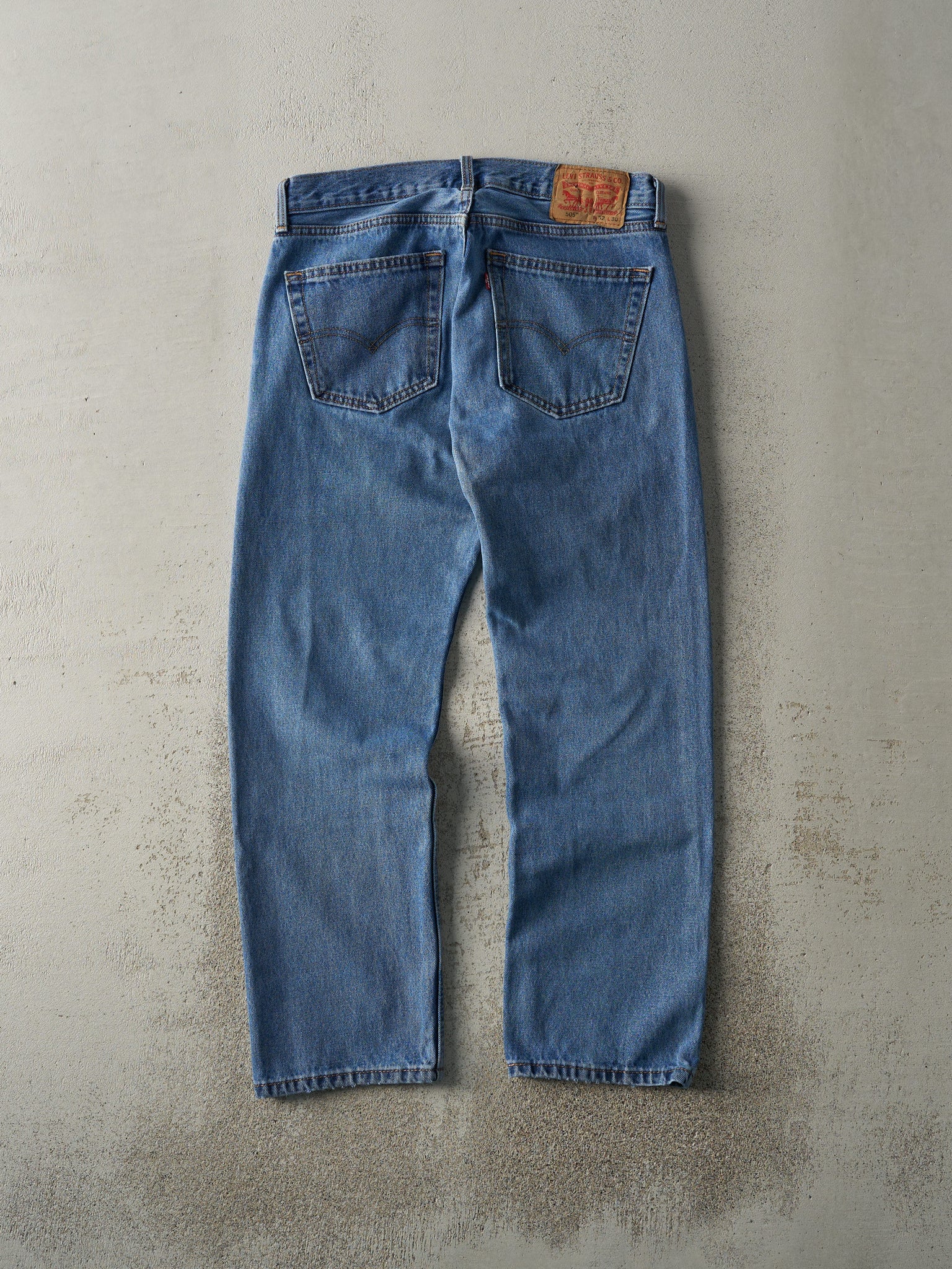 Vintage Y2K Mid Wash Levi's 505 Jeans (33x28)