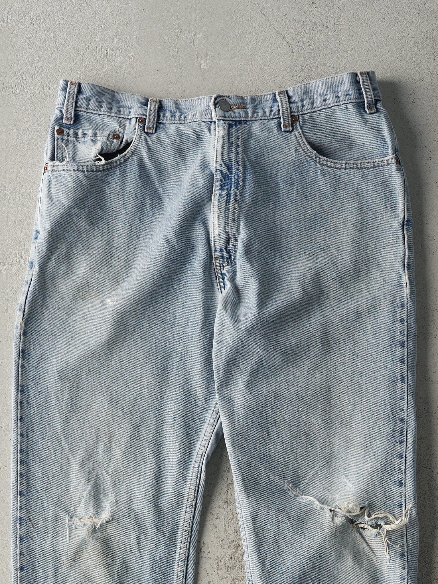 Vintage 90s Light Wash Levi's 505 Jeans (35x31.5)