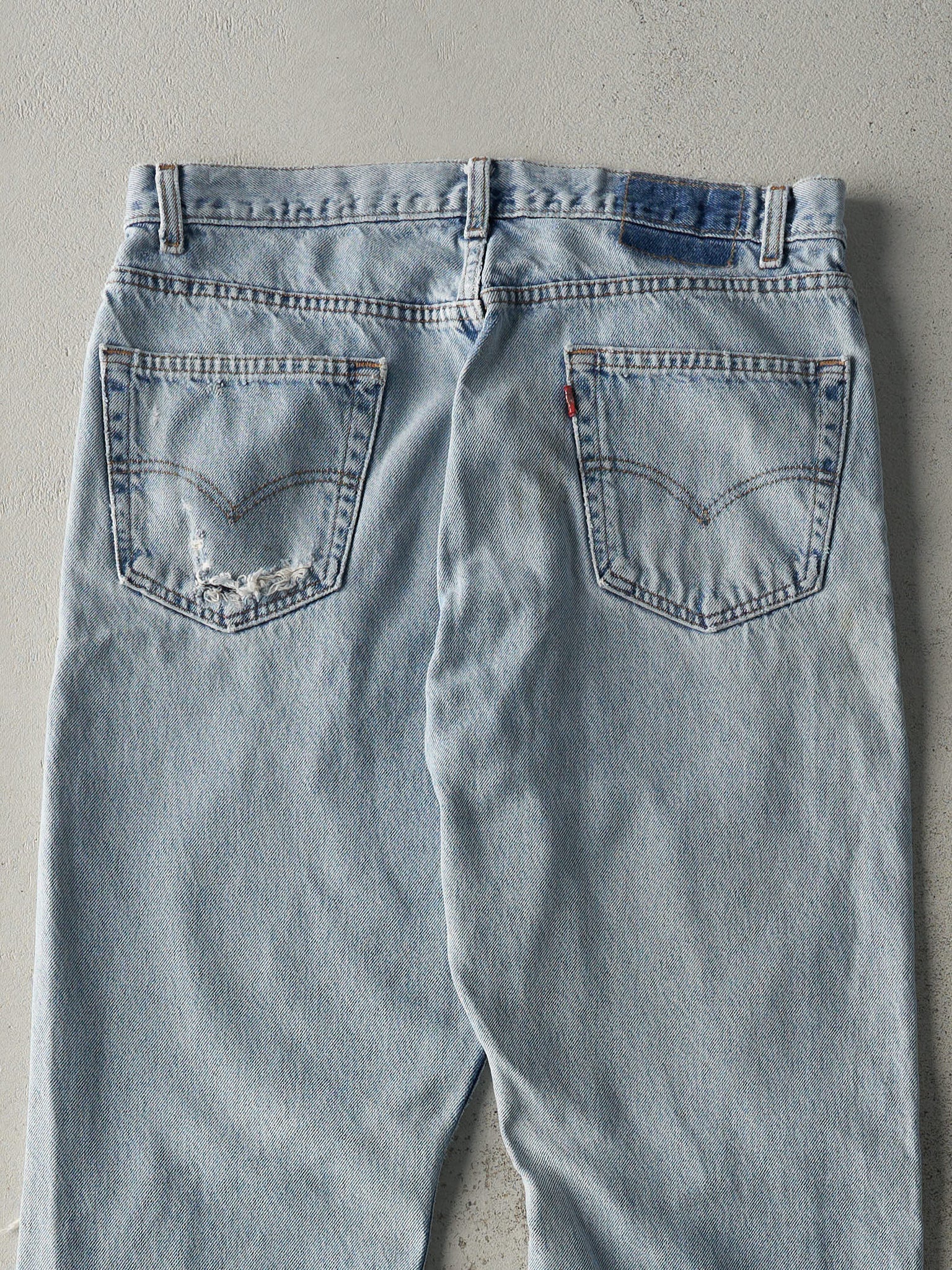 Vintage 90s Light Wash Levi's 505 Jeans (35x31.5)