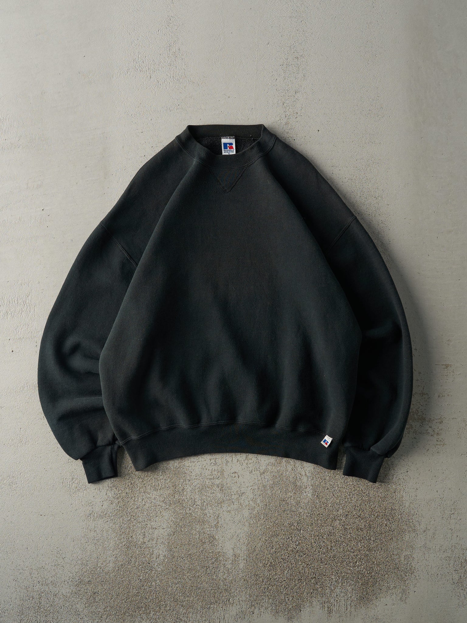 Vintage 90s Black Blank Russell Athletic Crewneck (L)