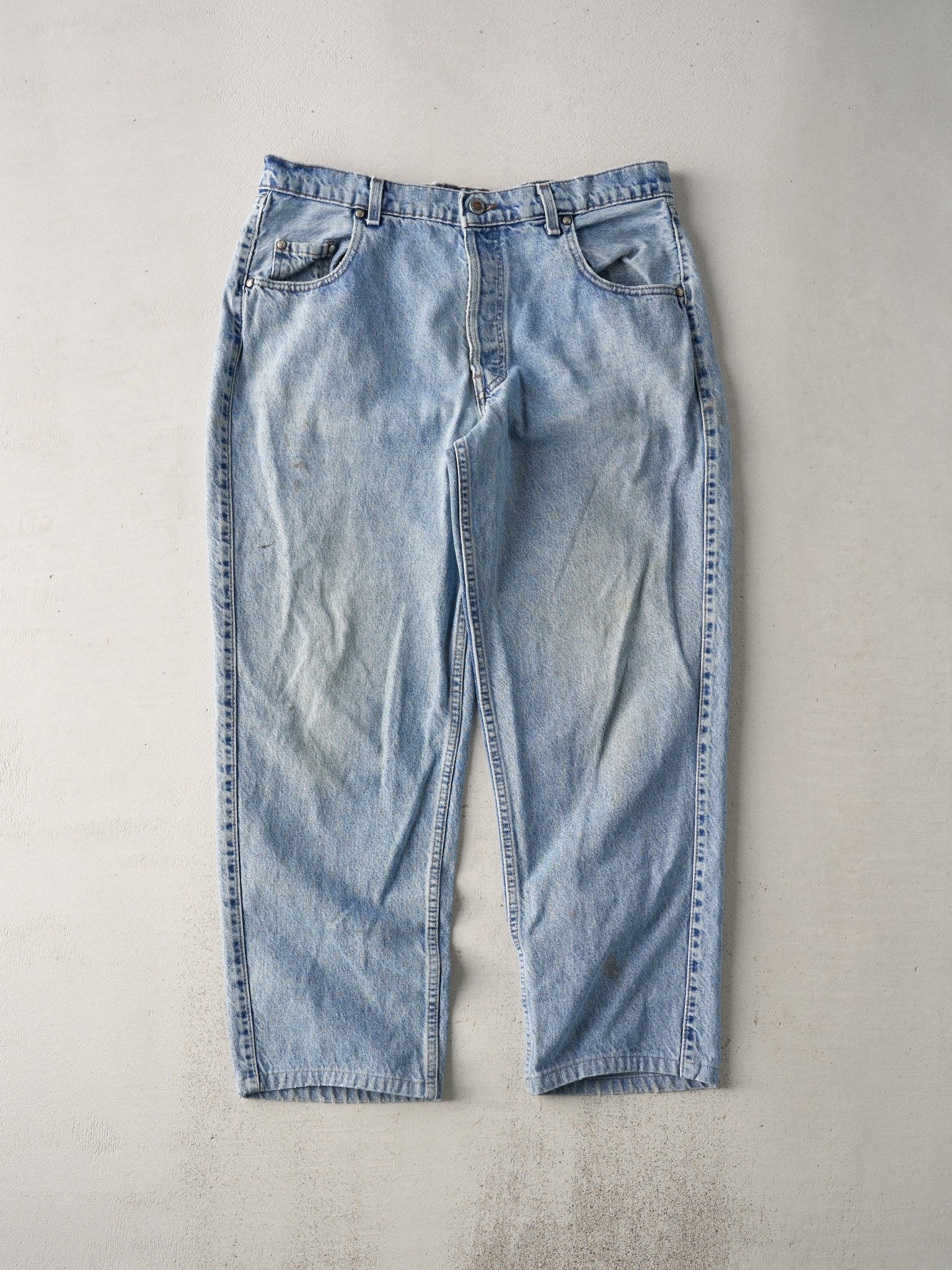 Vintage 90s Light Wash Silver Tab Relaxed Fit Levis Jeans (36x28)