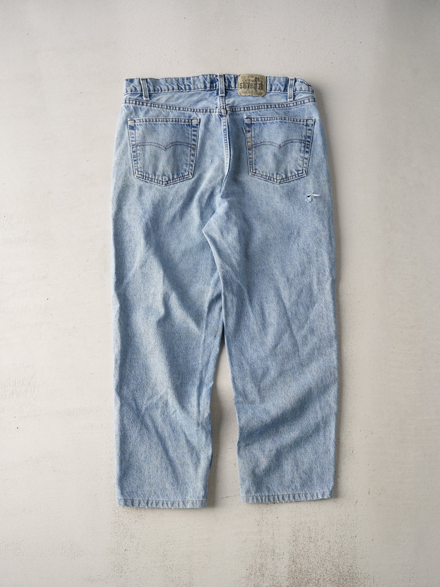 Vintage 90s Light Wash Silver Tab Relaxed Fit Levis Jeans (36x28)