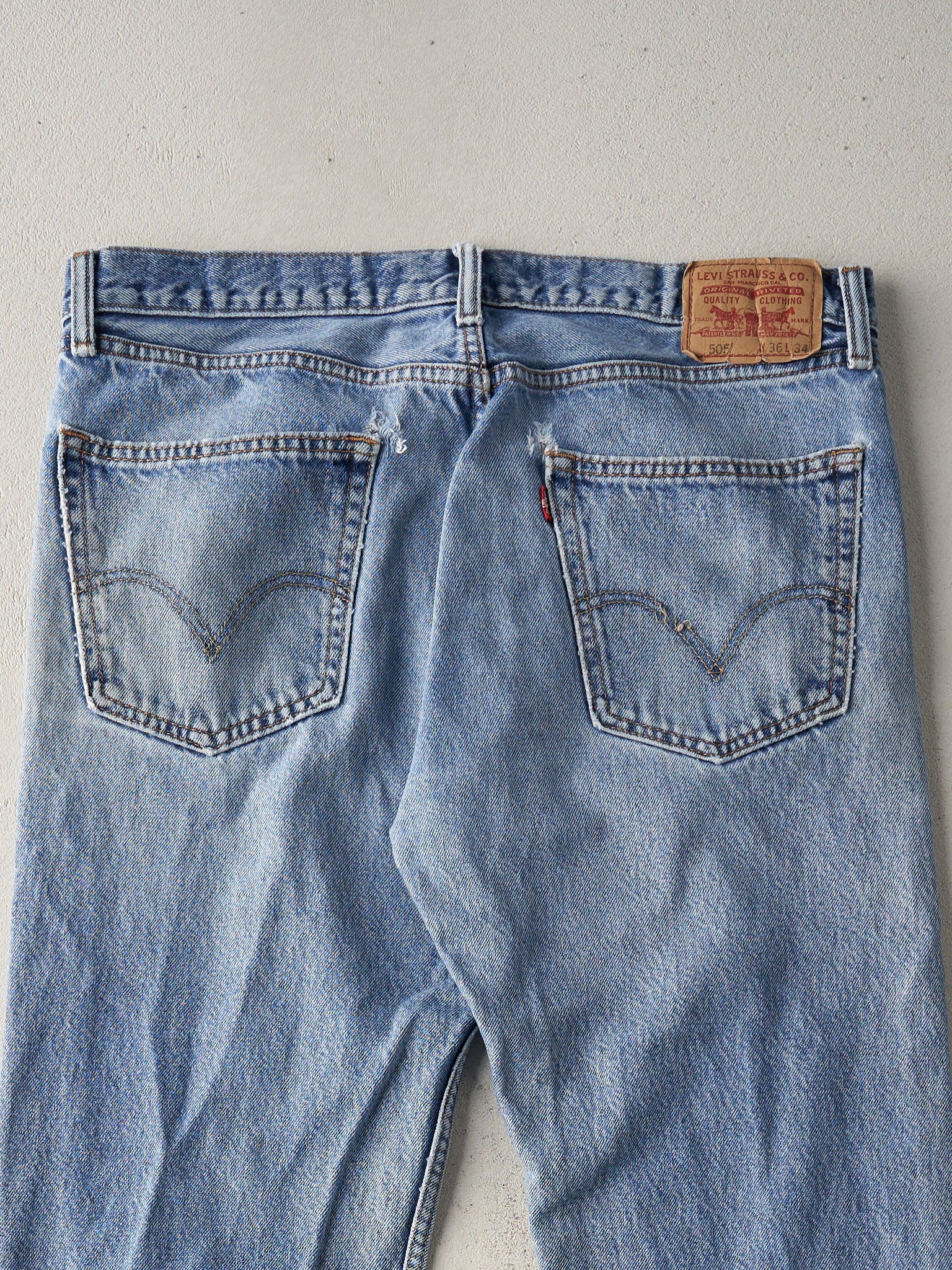 Vintage Light Wash Levis 505 Straight Fit Jeans (36x33)