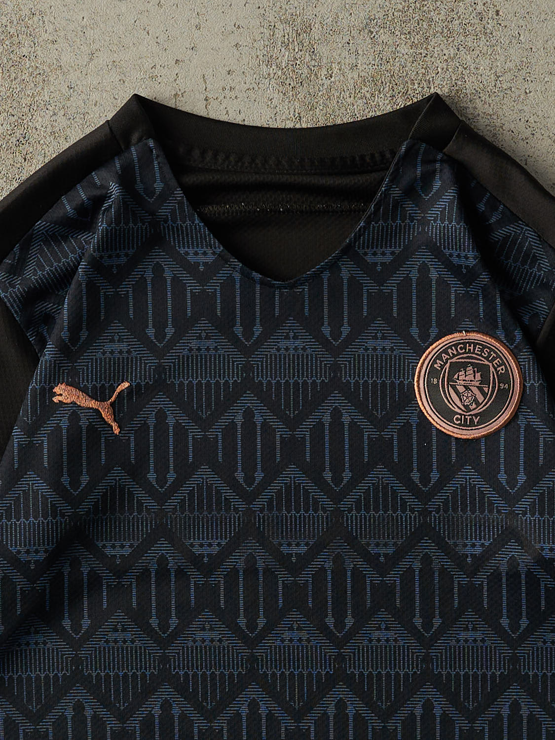 Vintage Y2K Black & Navy Blue Manchester City Soccer Jersey (S/M)