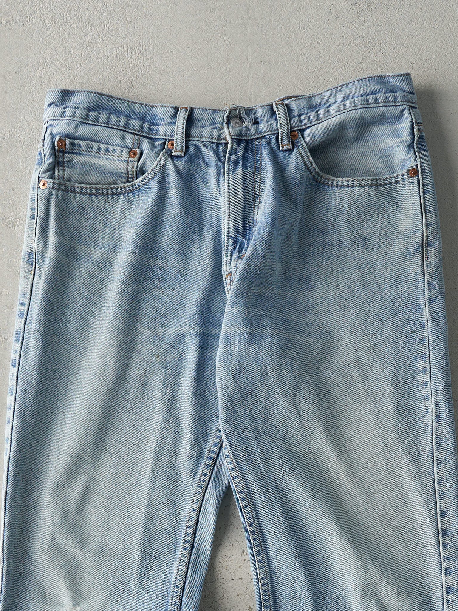 Vintage Y2K Light Wash Levi's 505 Jeans (34x30)