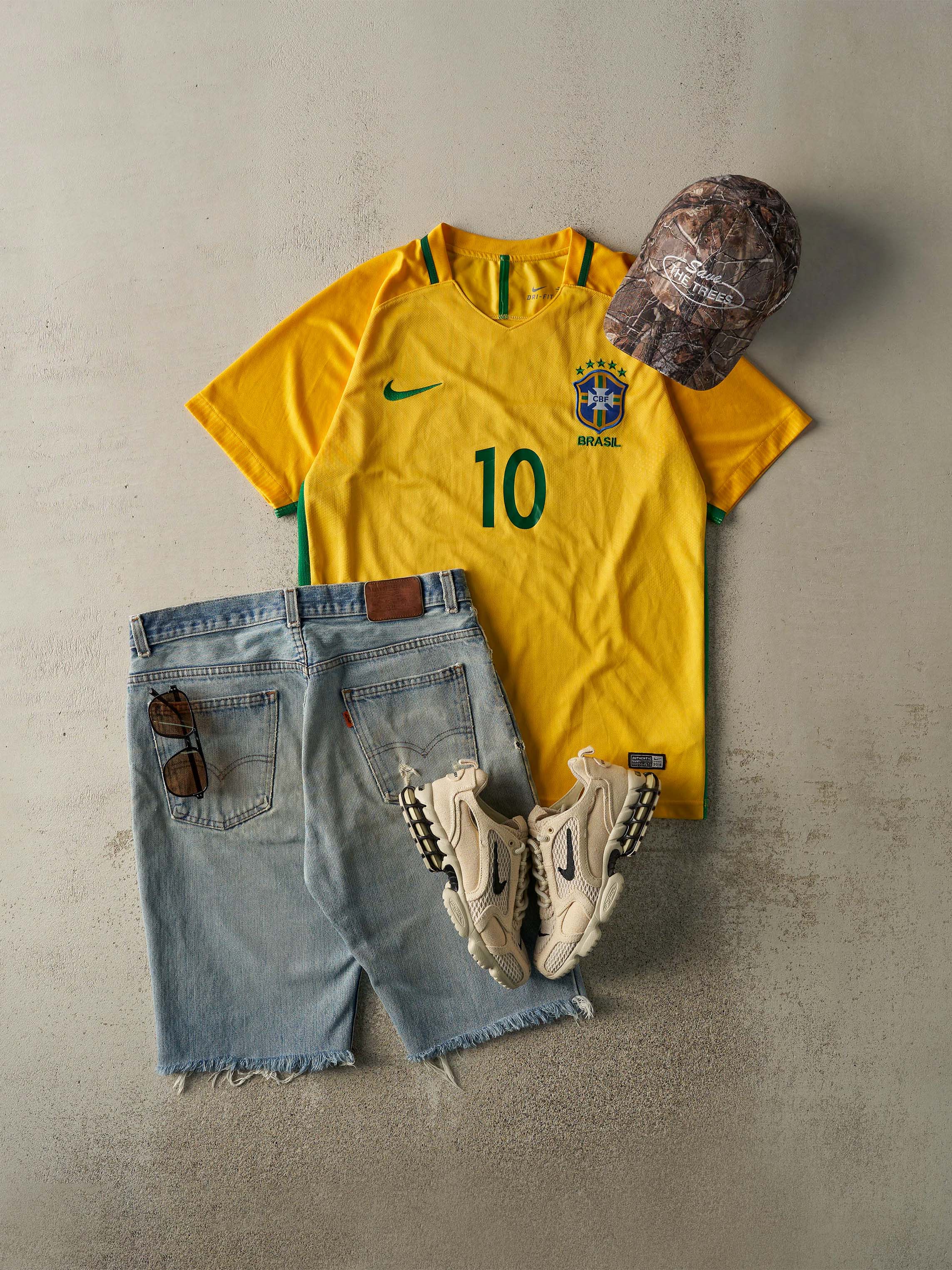 Vintage Y2K Yellow Nike Brazil #10 Neymar Jr. Soccer Jersey (M/L)