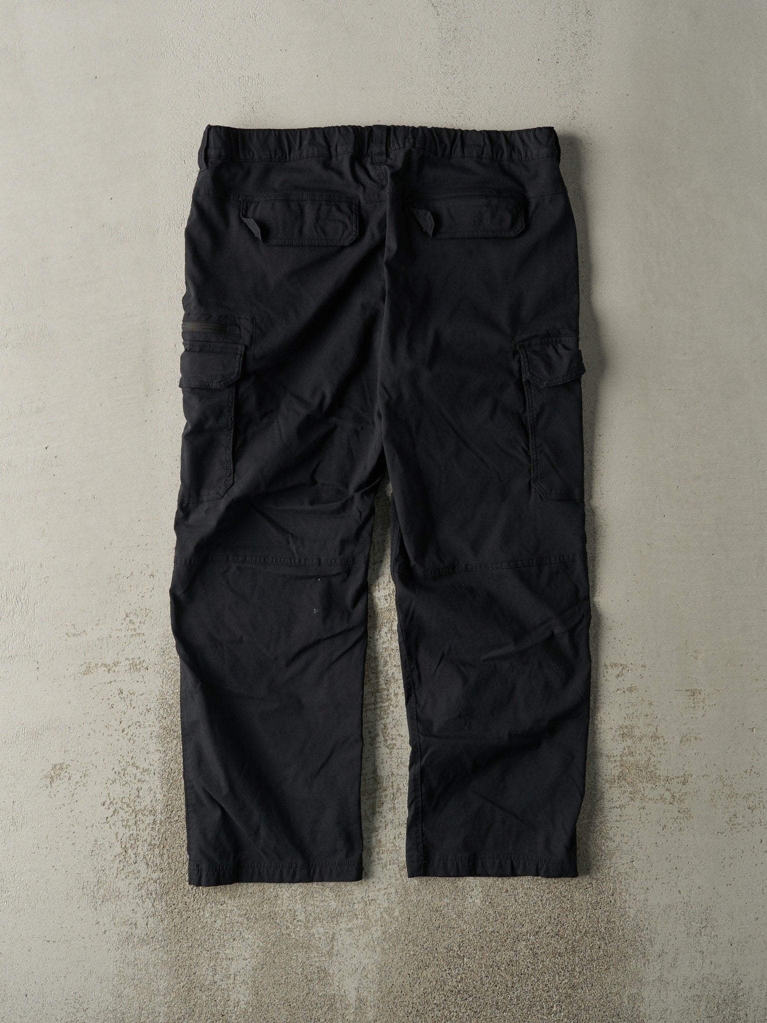 Vintage Y2K Black BC Clothing Cargo Pants (39x29)