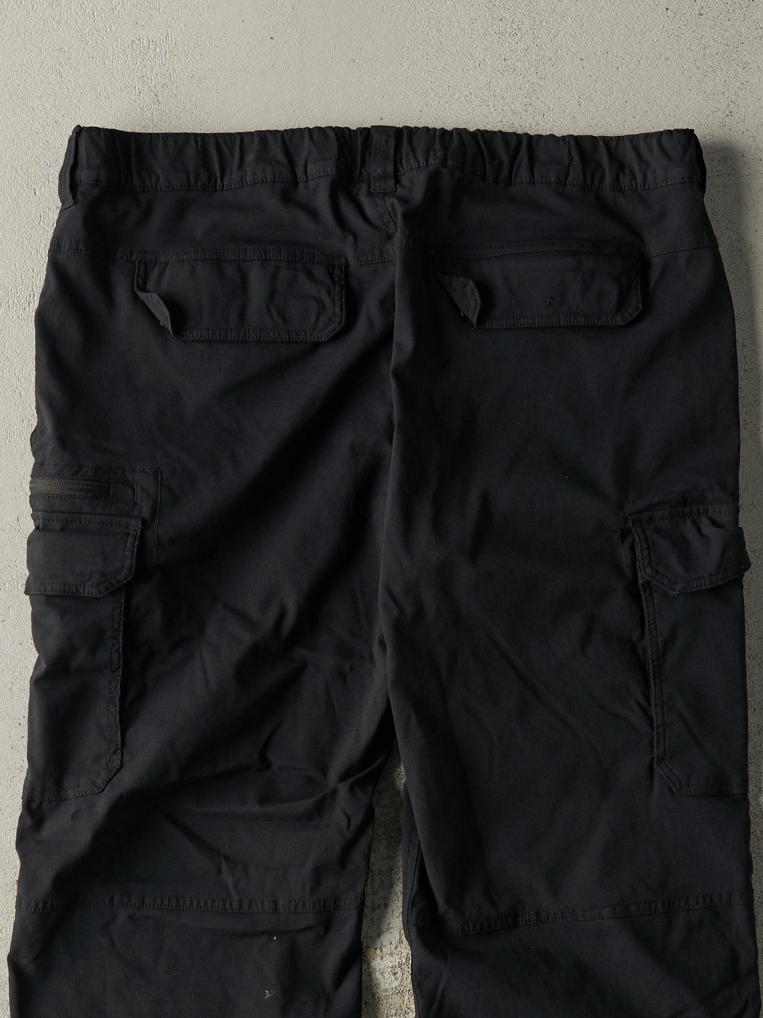 Vintage Y2K Black BC Clothing Cargo Pants (39x29)