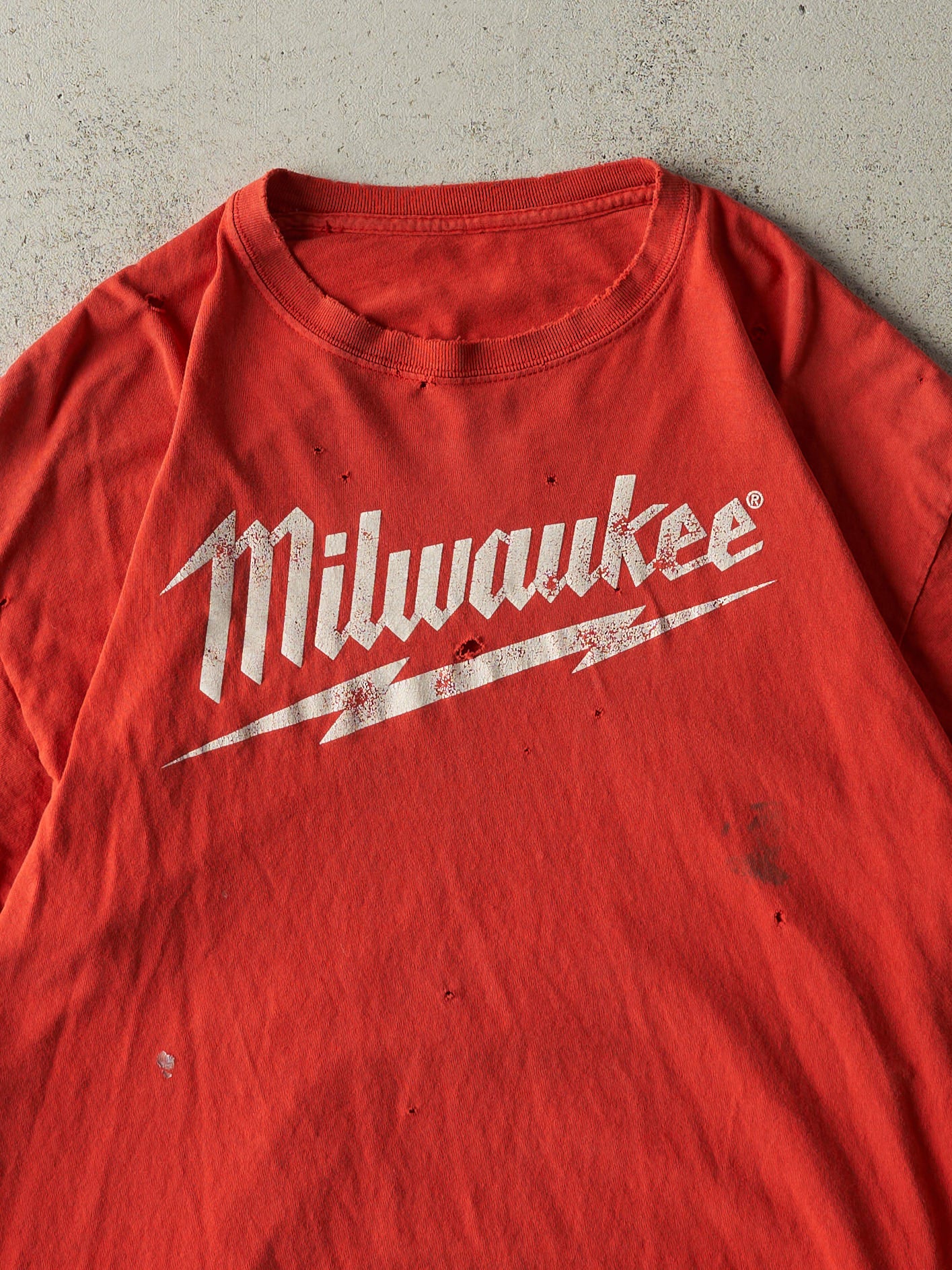 Vintage Y2K Red Milwaukee Tools Tee (L)