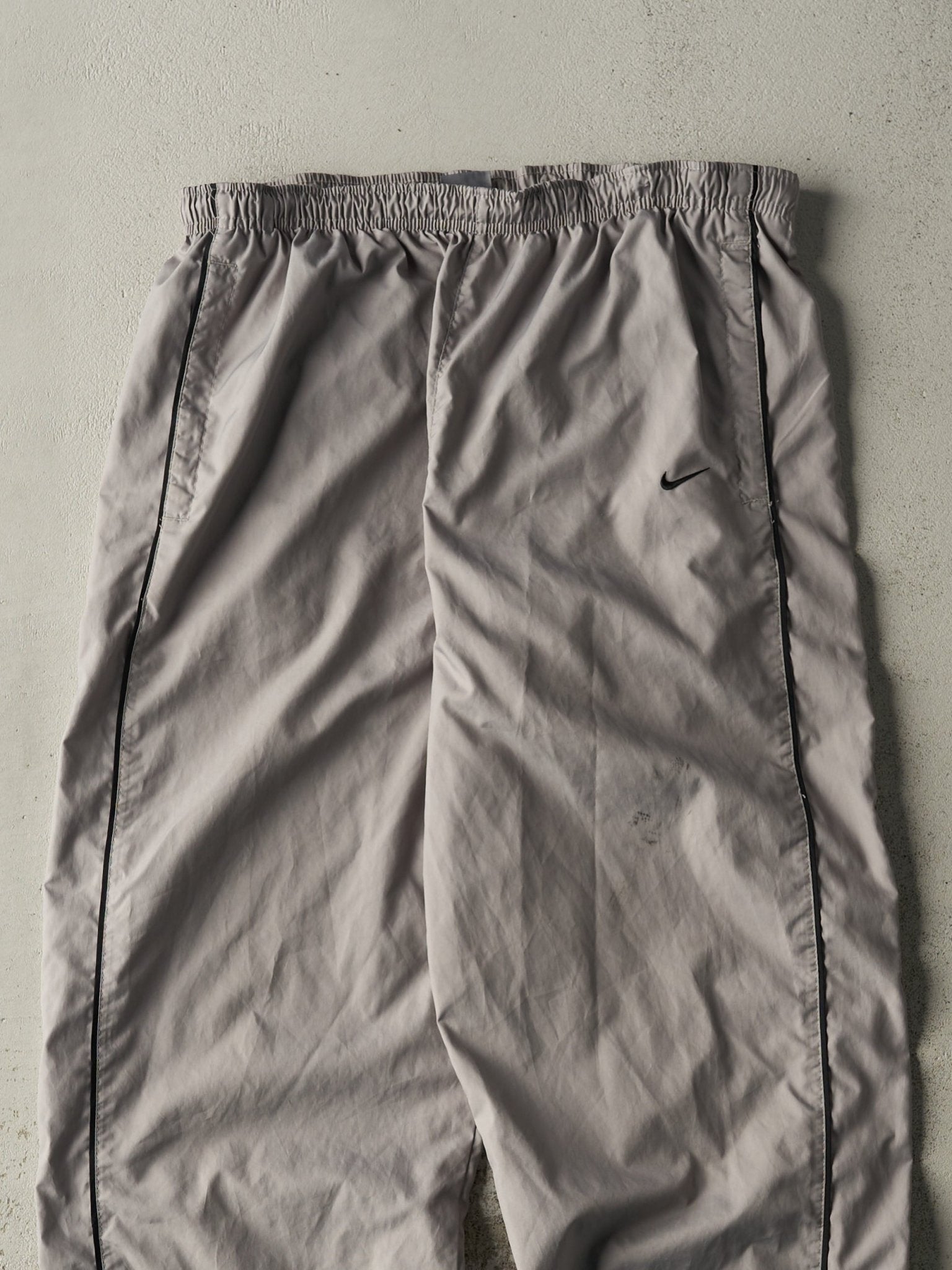 Vintage Y2K Grey Nike Windbreaker Pants (33x32.5)