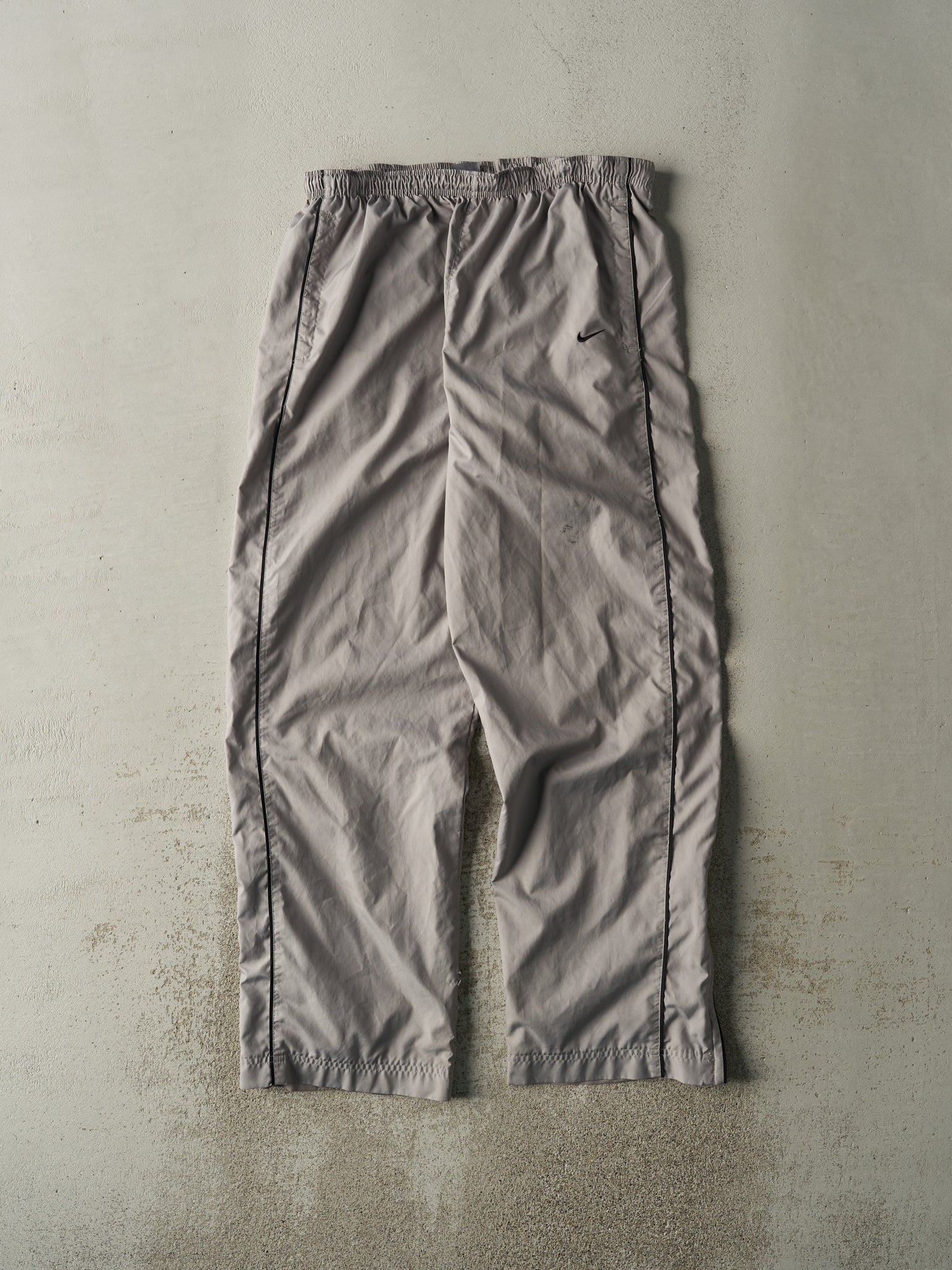 Vintage Y2K Grey Nike Windbreaker Pants (33x32.5)