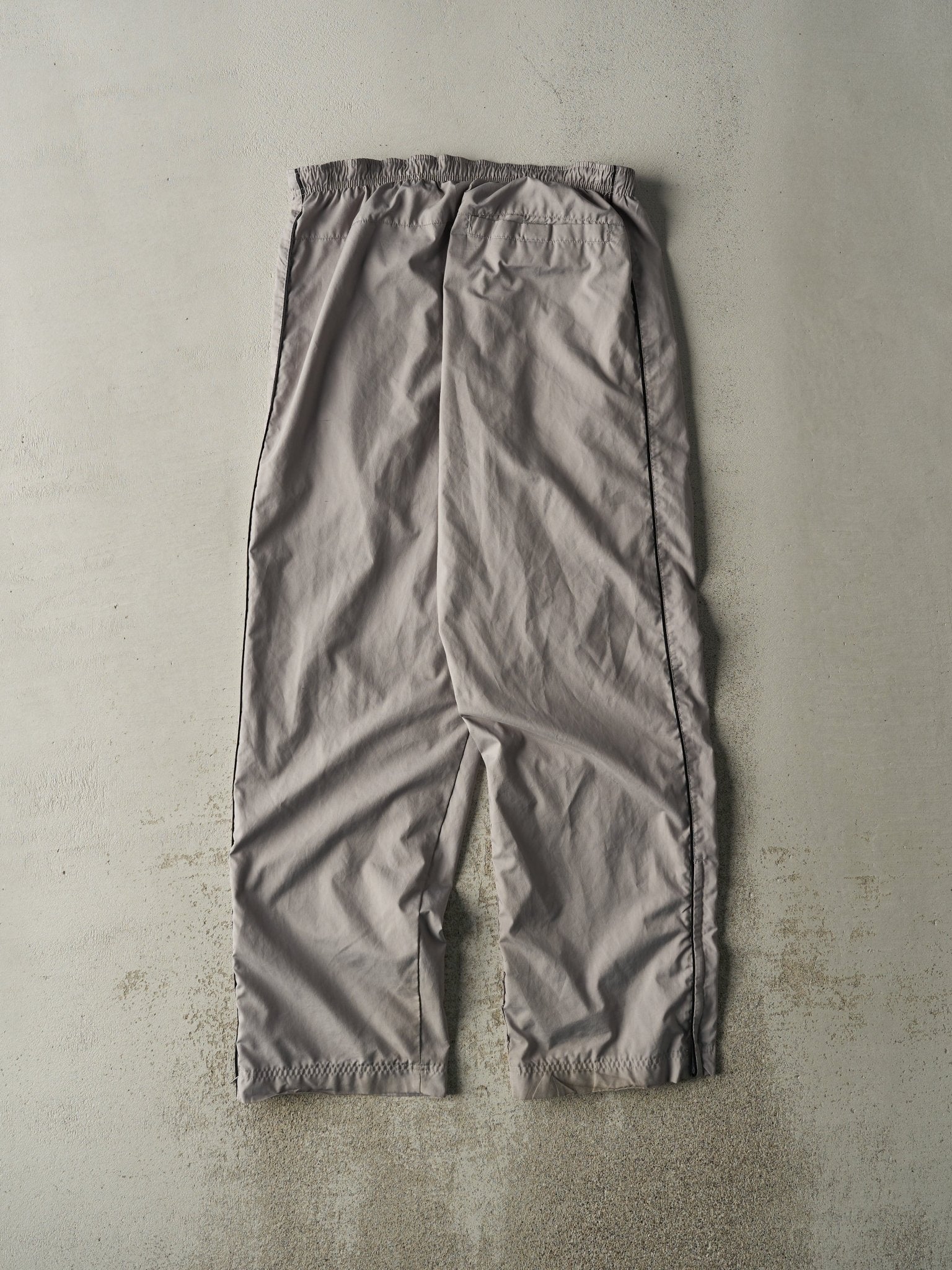 Vintage Y2K Grey Nike Windbreaker Pants (33x32.5)