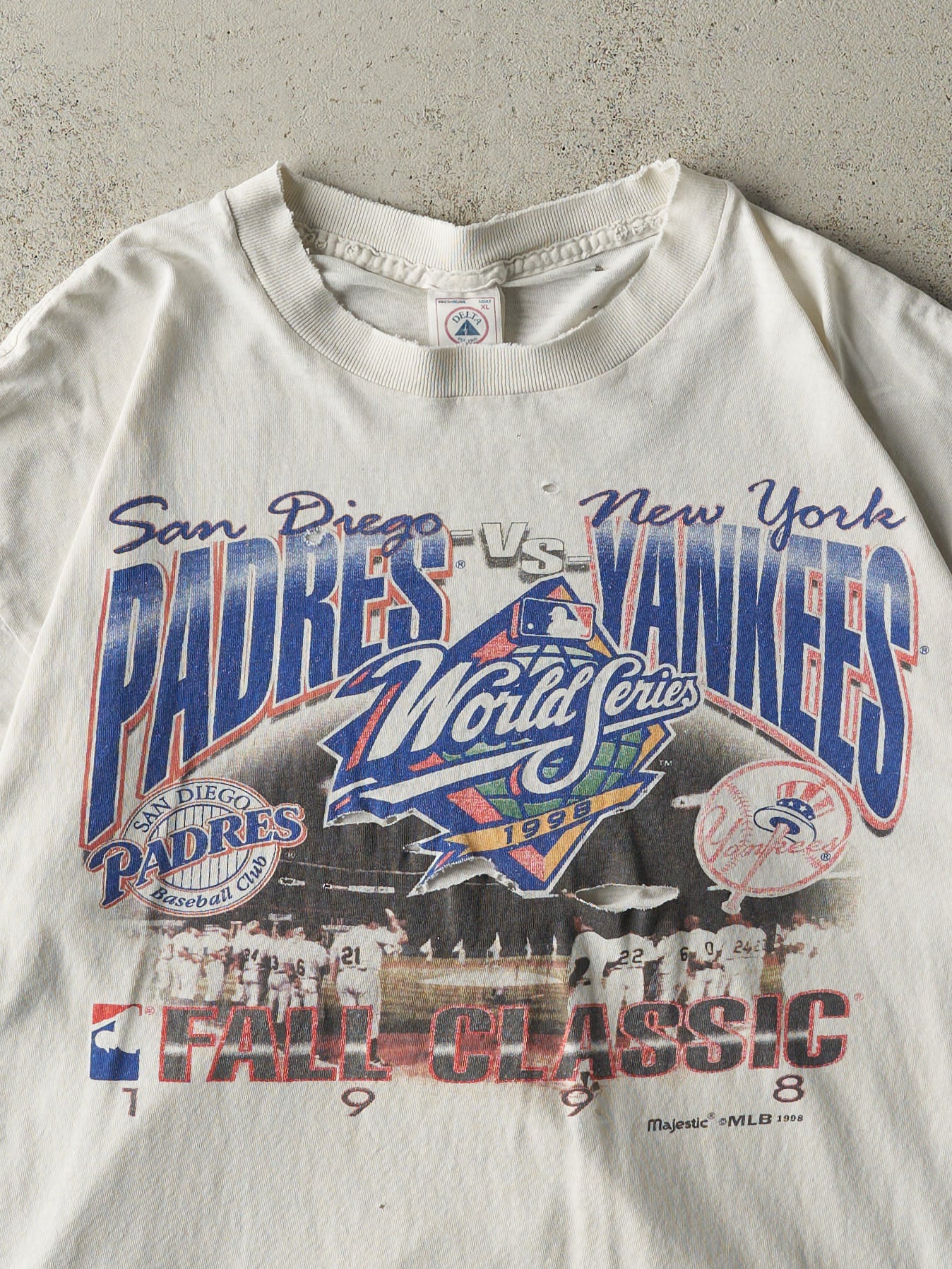 Vintage 98' White World Series New York Yankees vs San Diego Padres Tee (L)