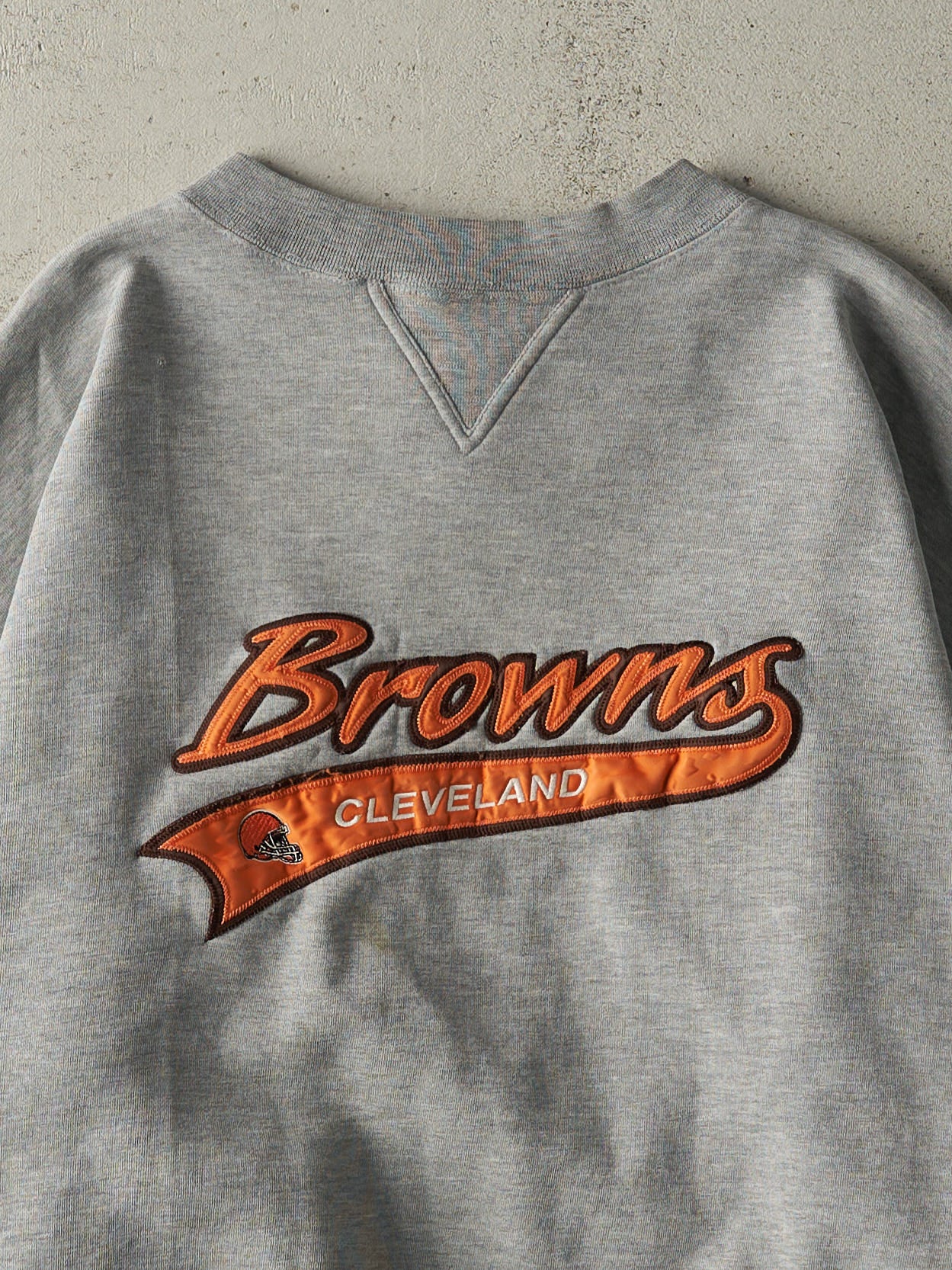 Vintage 90s Grey Embroidered Cleveland Browns Crewneck (L)