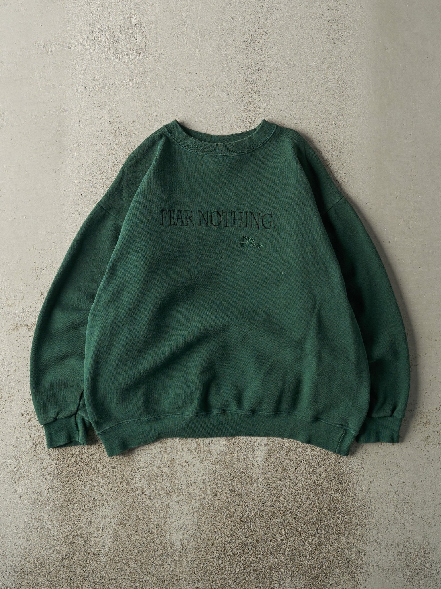 Vintage Y2K Green Embroidered No Fear "Fear Nothing" Crewneck (L)