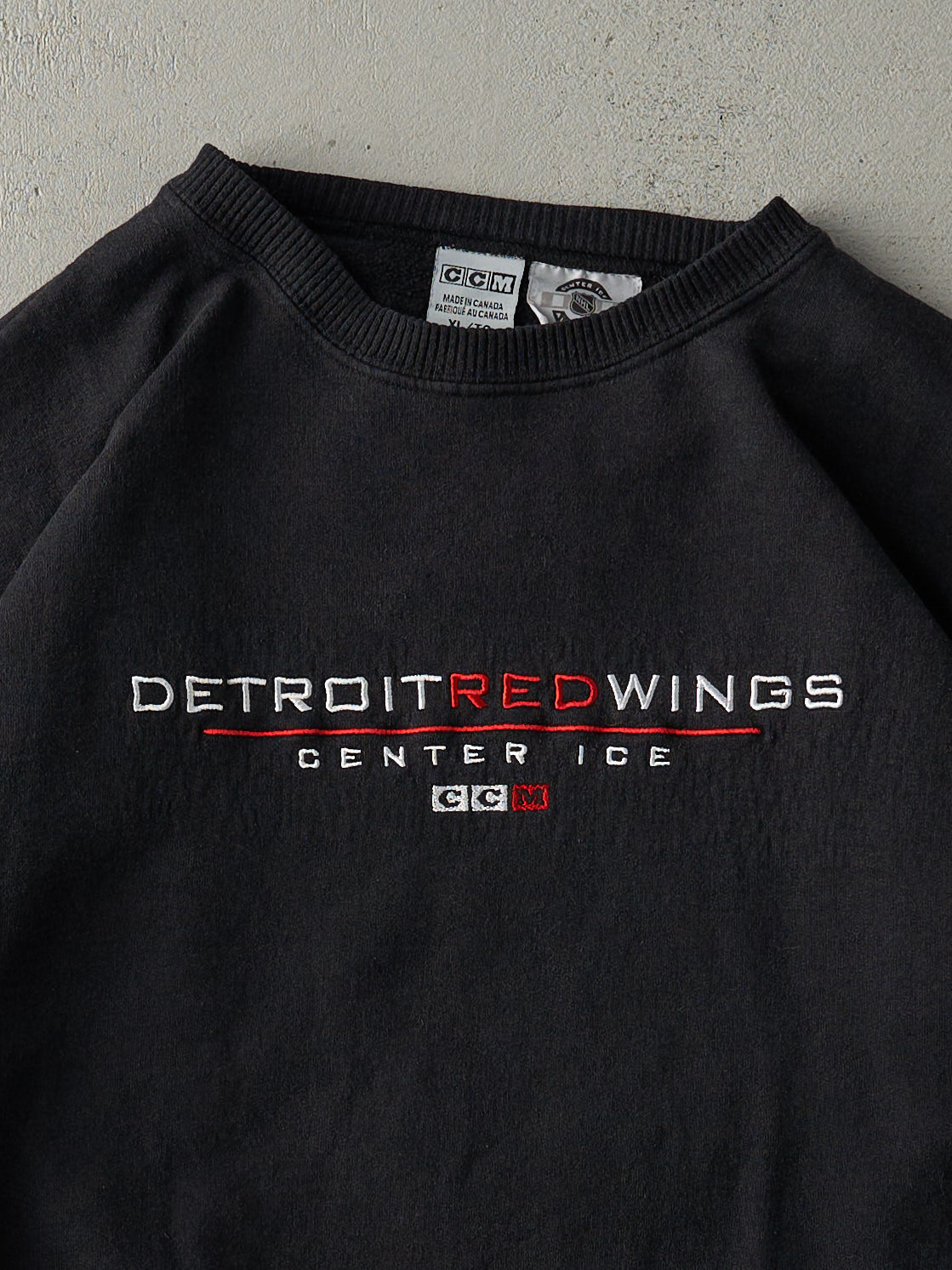 Vintage 90s Black Detroit Red Wings Embroidered Crewneck (L)