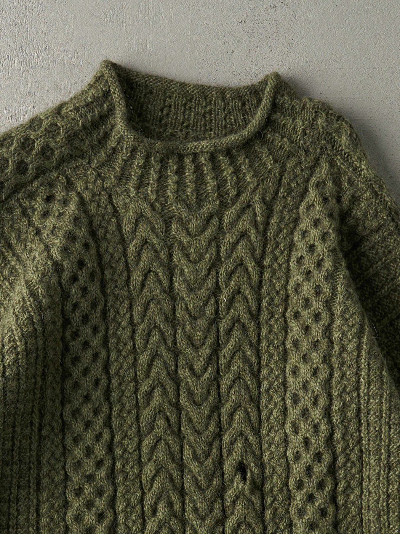 Vintage 80s Olive Green Chunky Cable Knit Pullover Sweater (M)