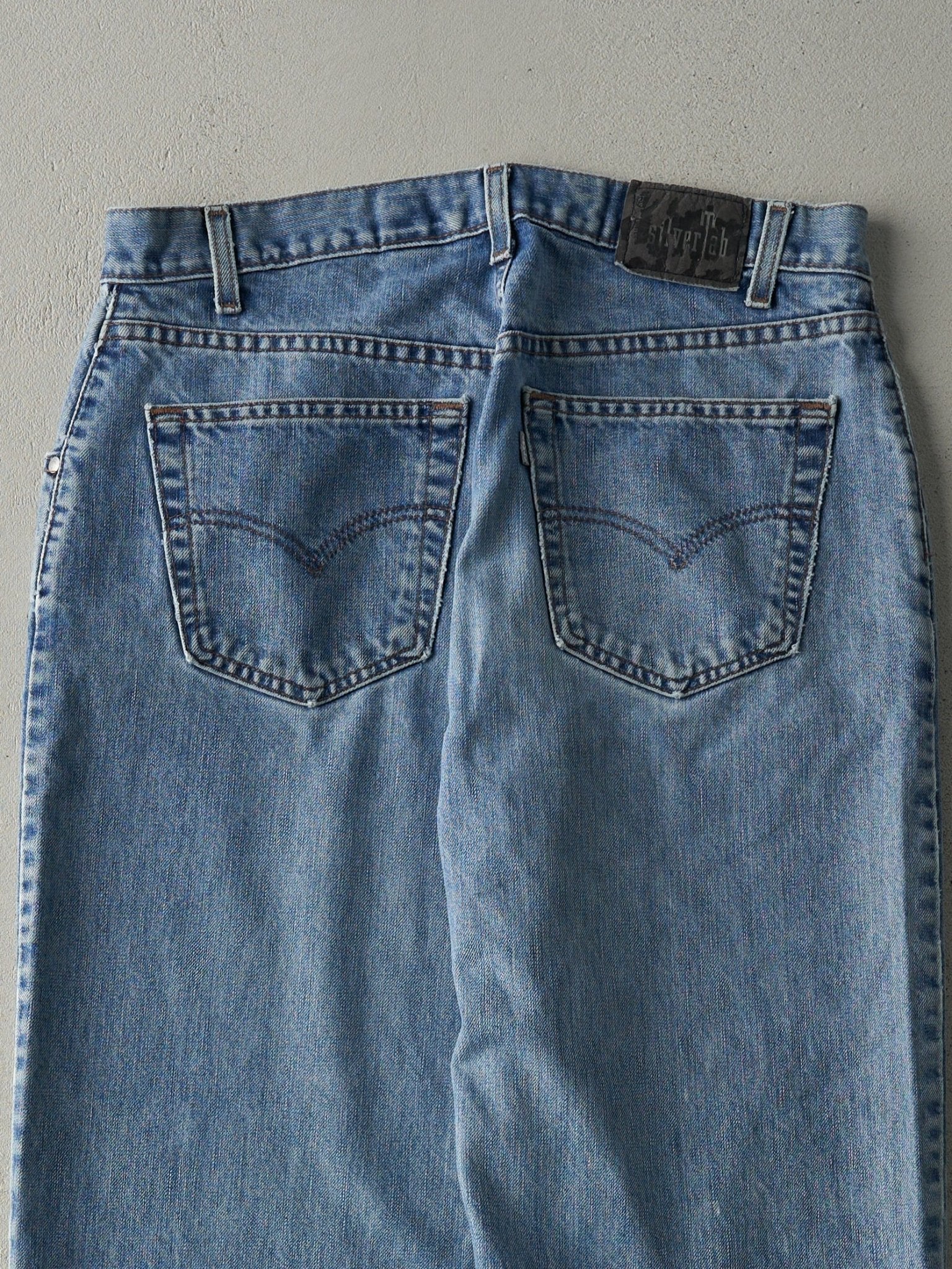 Vintage 90s Light Wash Straight + Relaxed Fit Levi's Silver Tab Jeans (33x32)