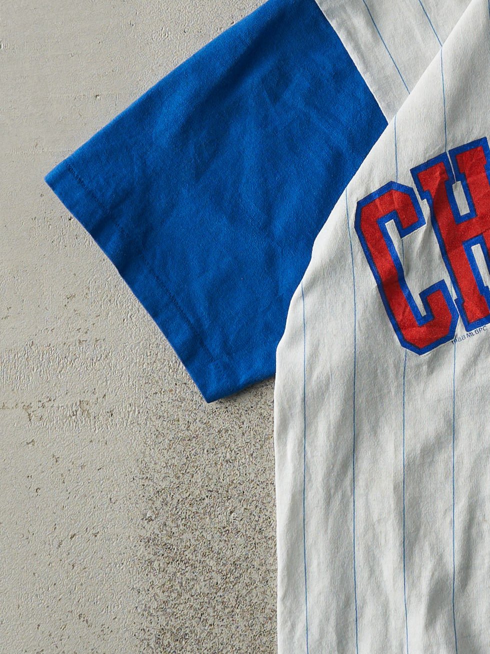 Vintage 88' White and Blue Chicago Cubs Jersey Style Tee (XS)