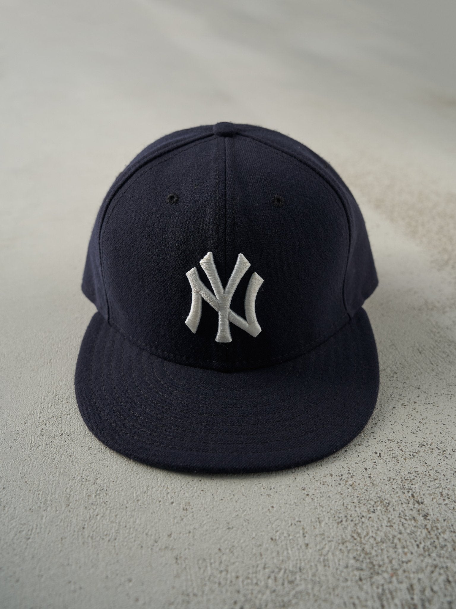 Vintage Y2K Navy New York Yankees On-Field Embroidered Fitted Hat (7 3/8)