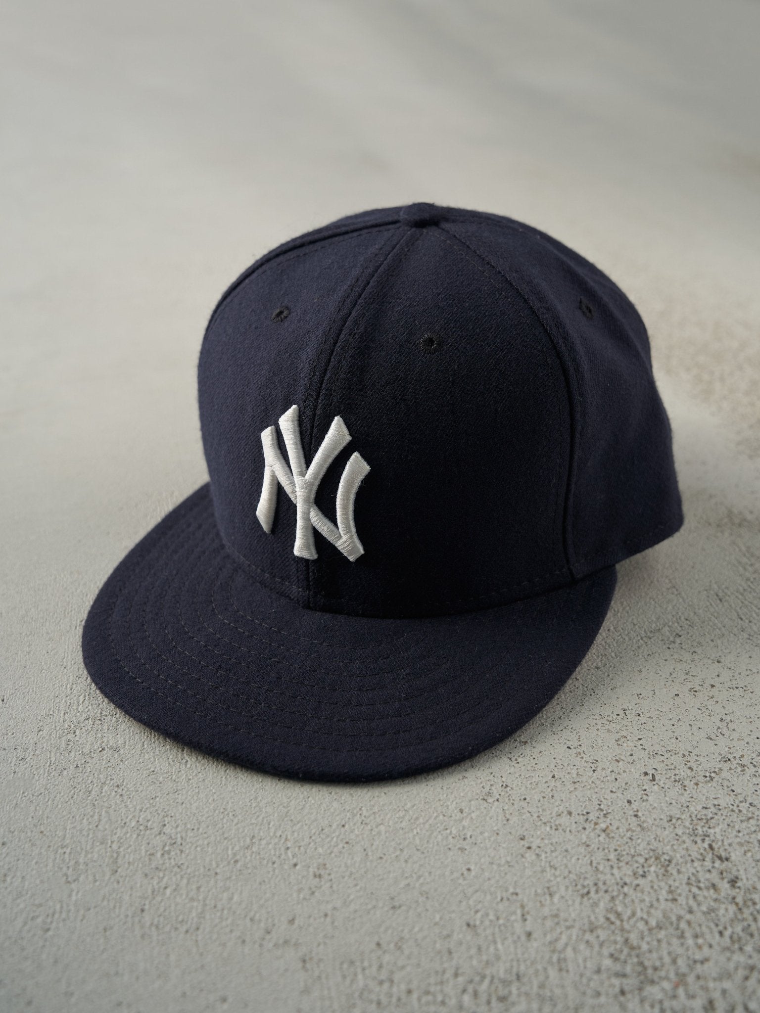 Vintage Y2K Navy New York Yankees On-Field Embroidered Fitted Hat (7 3/8)