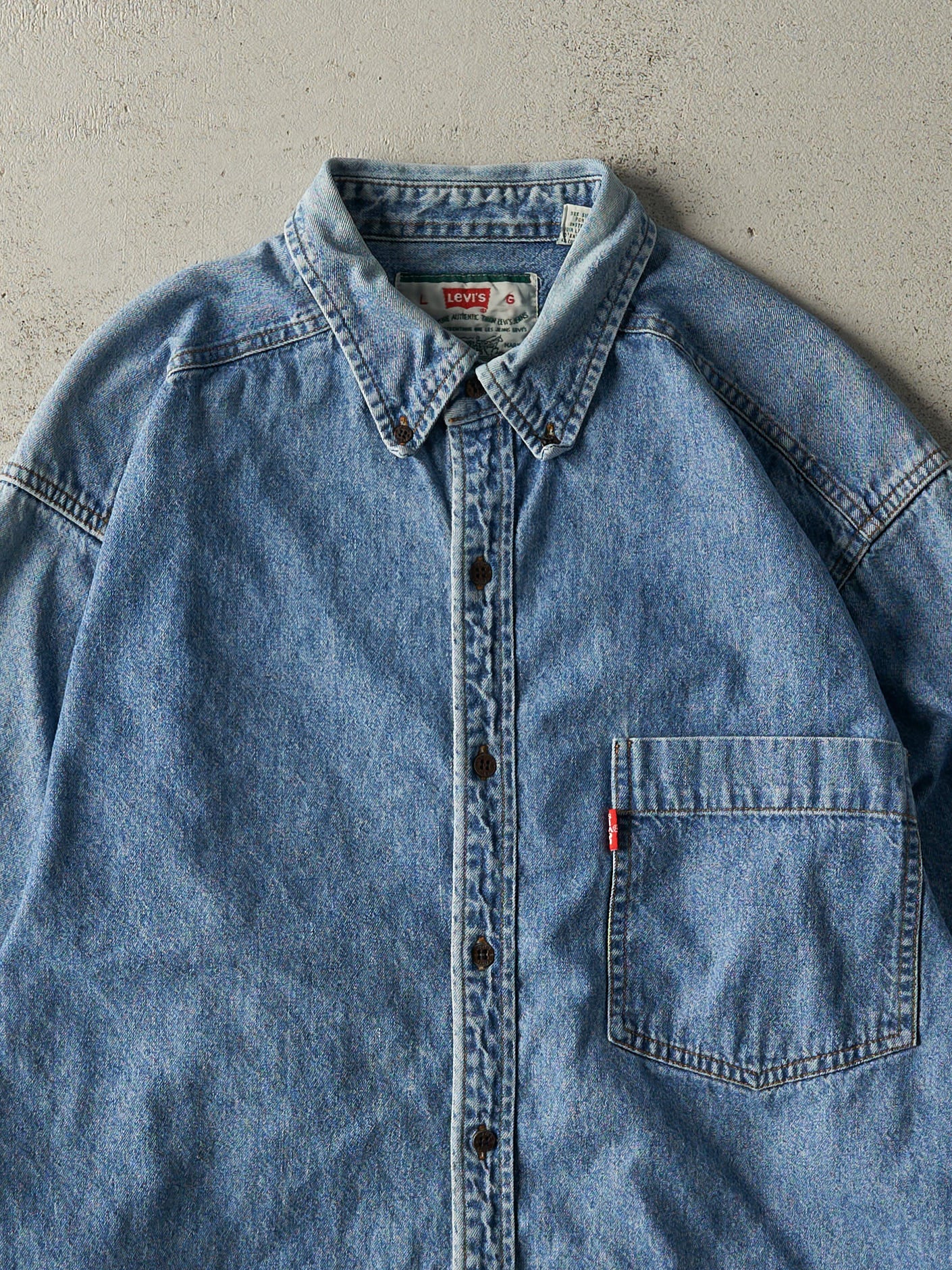 Vintage 80s Mid Wash Levi's Denim Button Up (L/XL)