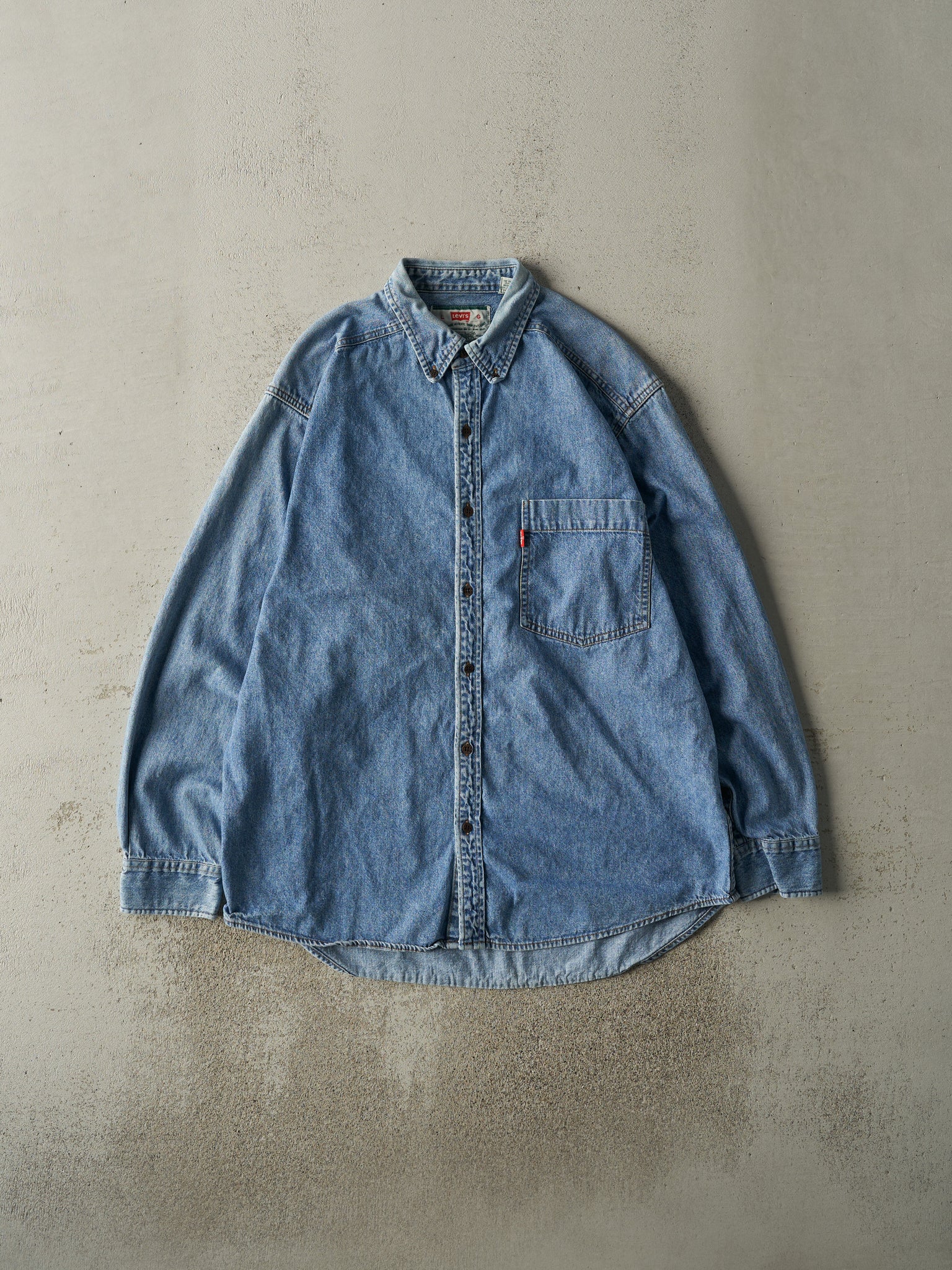 Vintage 80s Mid Wash Levi's Denim Button Up (L/XL)