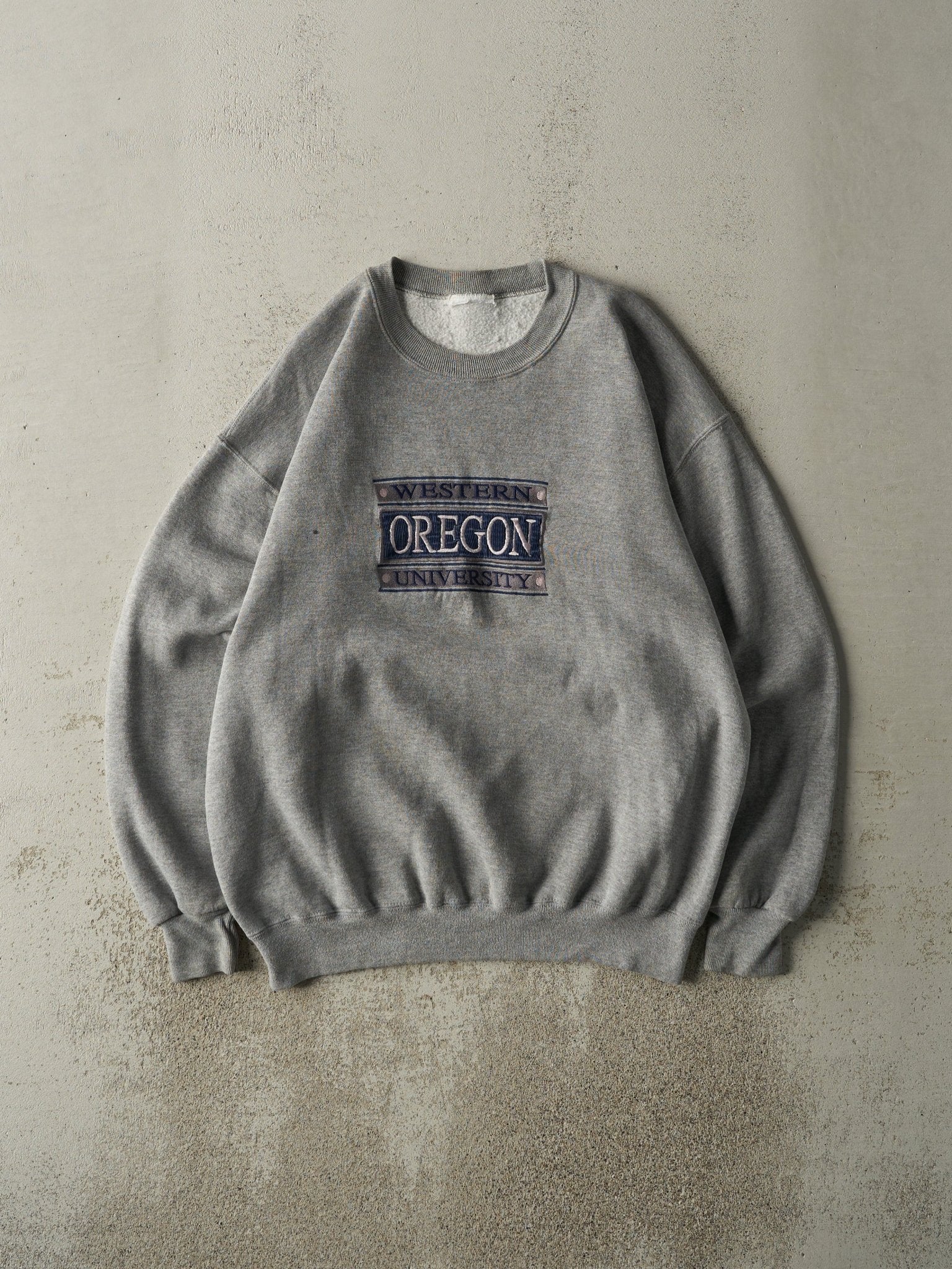 Vintage 90s Grey Embroidered Western Oregon University Crewneck (L)