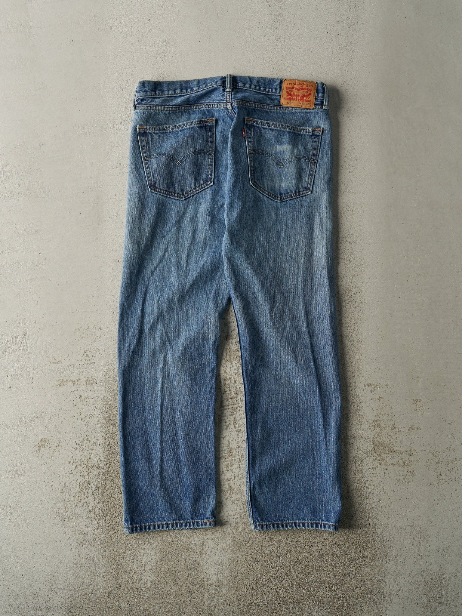 Vintage Y2K Mid Wash Levi's 505 Jeans (36x29)