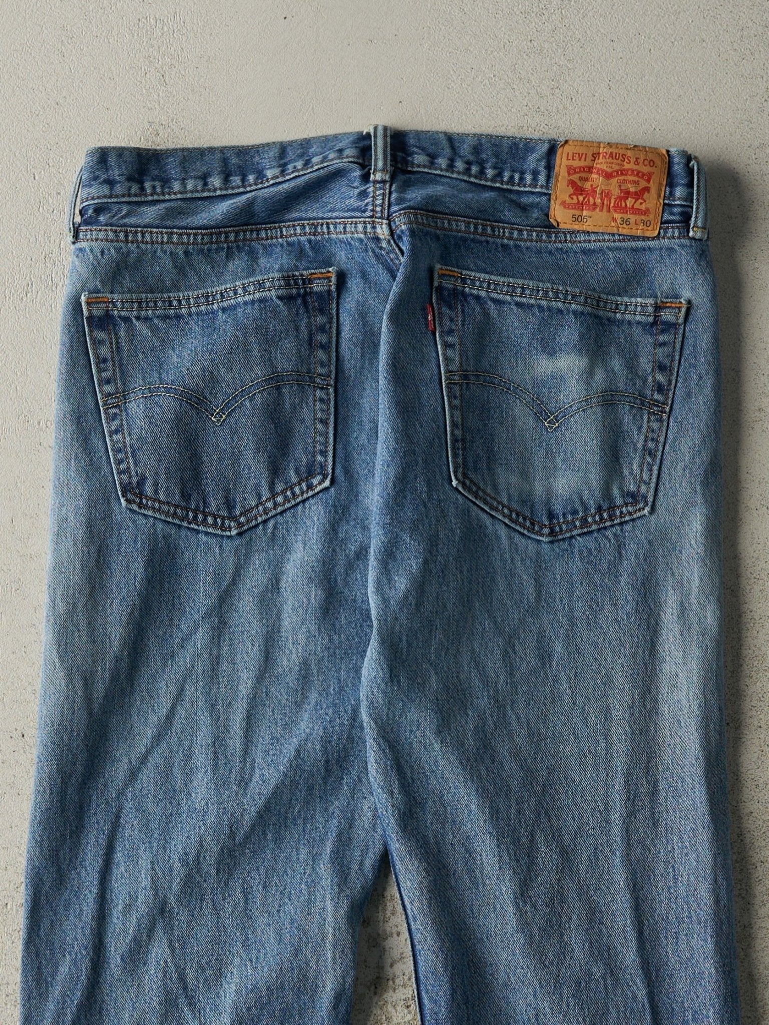 Vintage Y2K Mid Wash Levi's 505 Jeans (36x29)