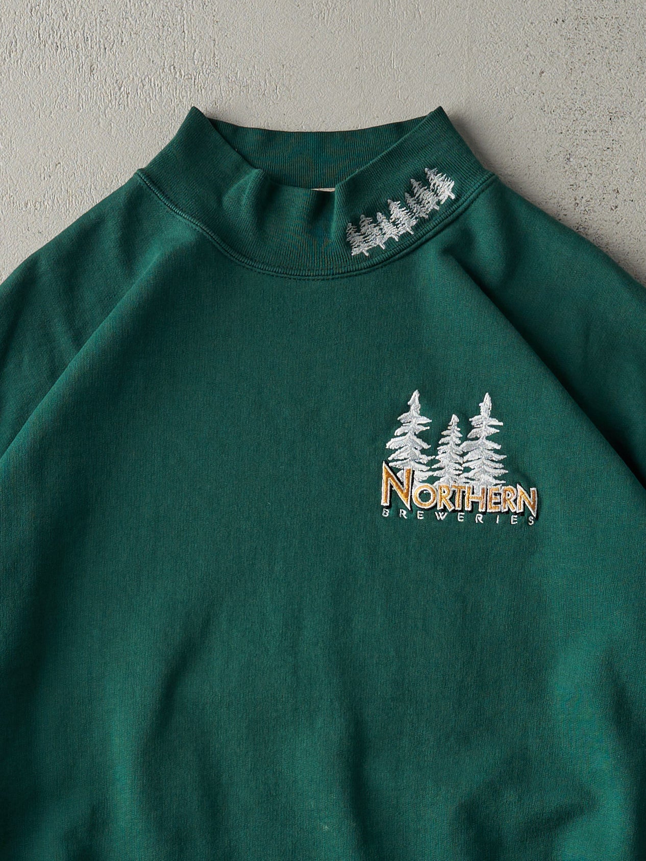 Vintage 90s Green Embroidered Northern Breweries Mock Neck Crewneck (XL)