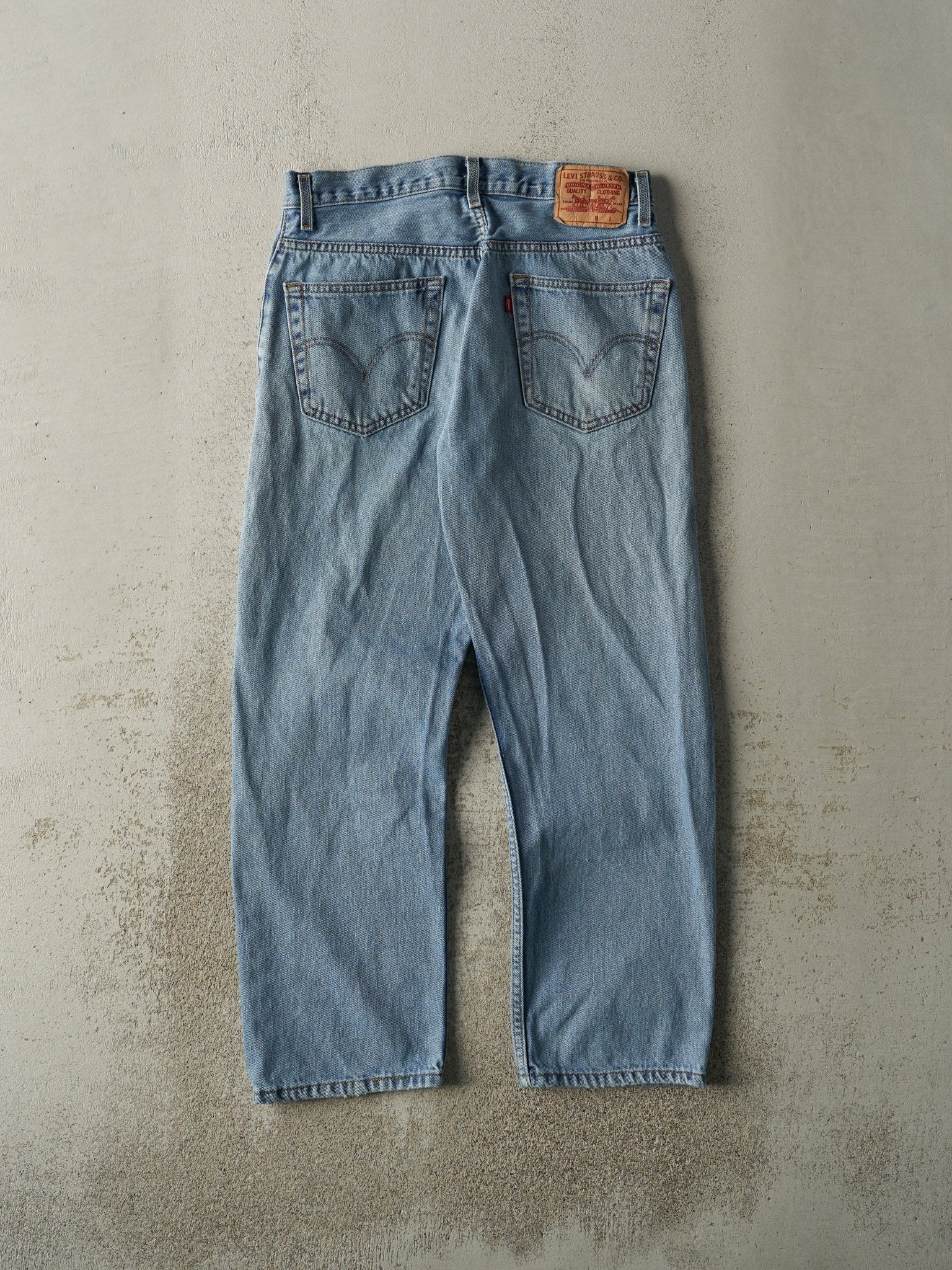 Vintage Y2K Light Wash Levi's Jeans (31x28)