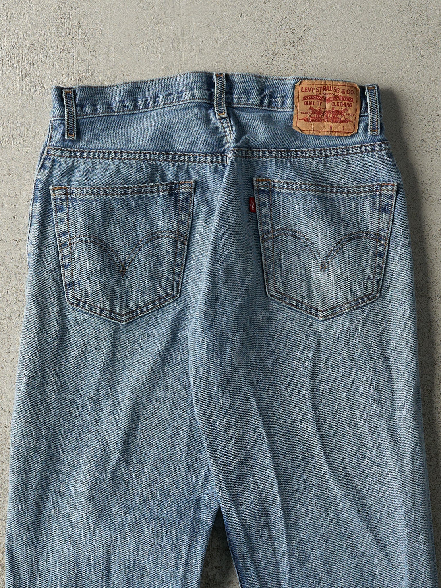 Vintage Y2K Light Wash Levi's Jeans (31x28)