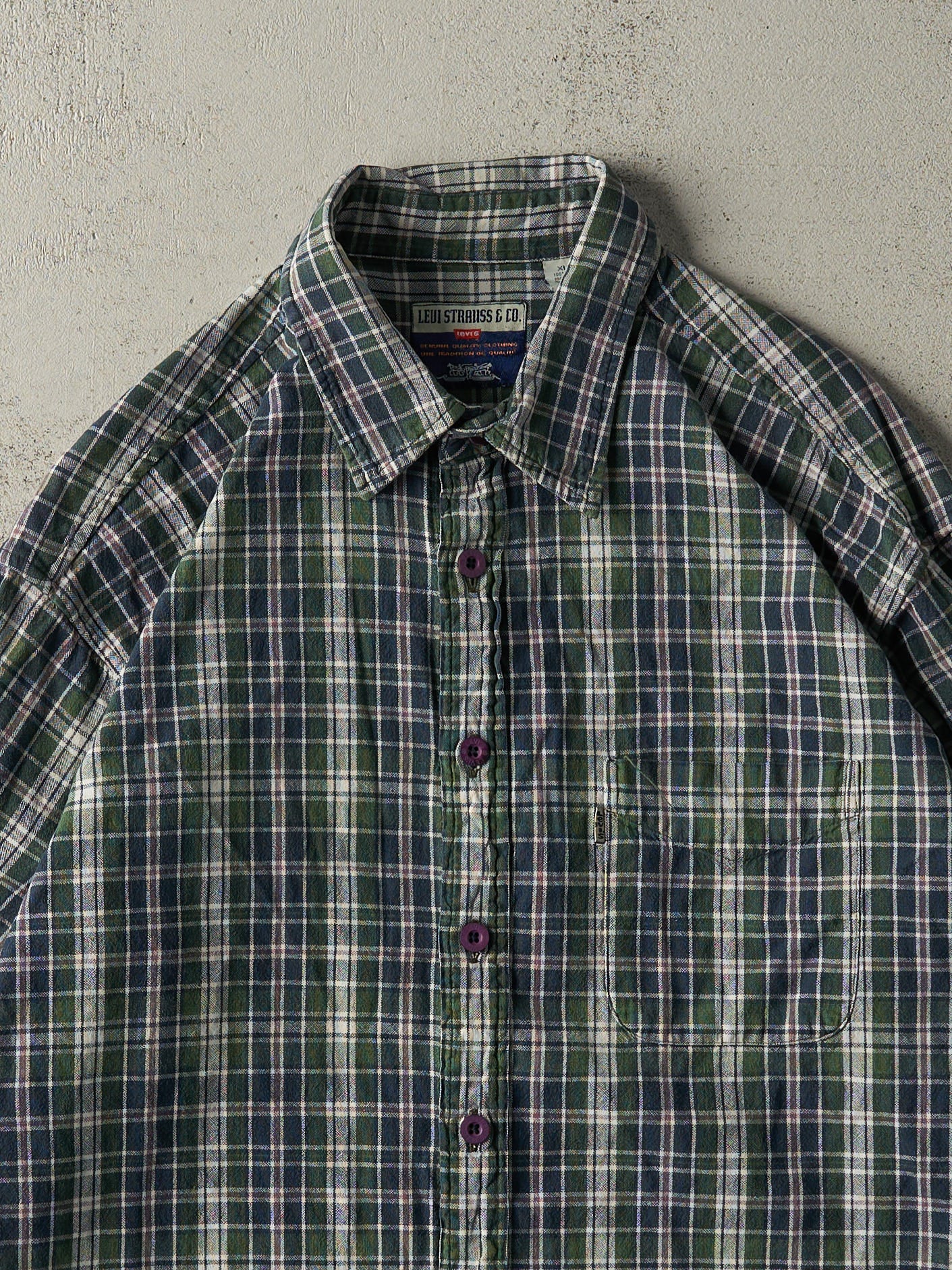 Vintage Y2K Green Plaid Levi's Button Up Long Sleeve (L)