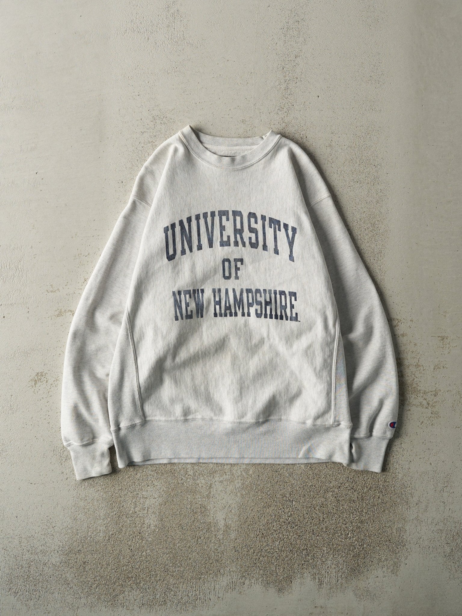 Vintage Y2K Heather Grey University of New Hampshire Champion Reverse Weave Crewneck (M)