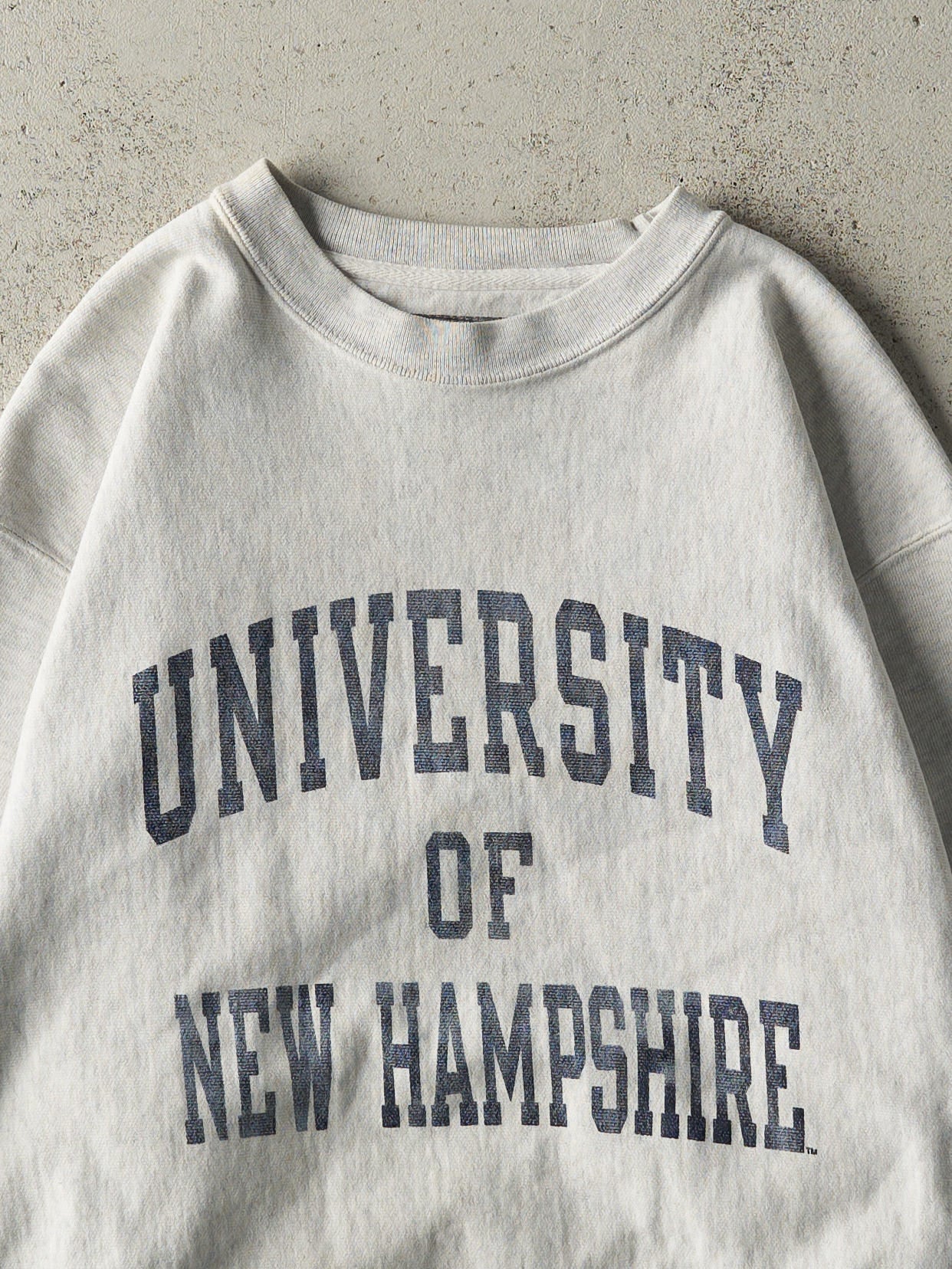 Vintage Y2K Heather Grey University of New Hampshire Champion Reverse Weave Crewneck (M)