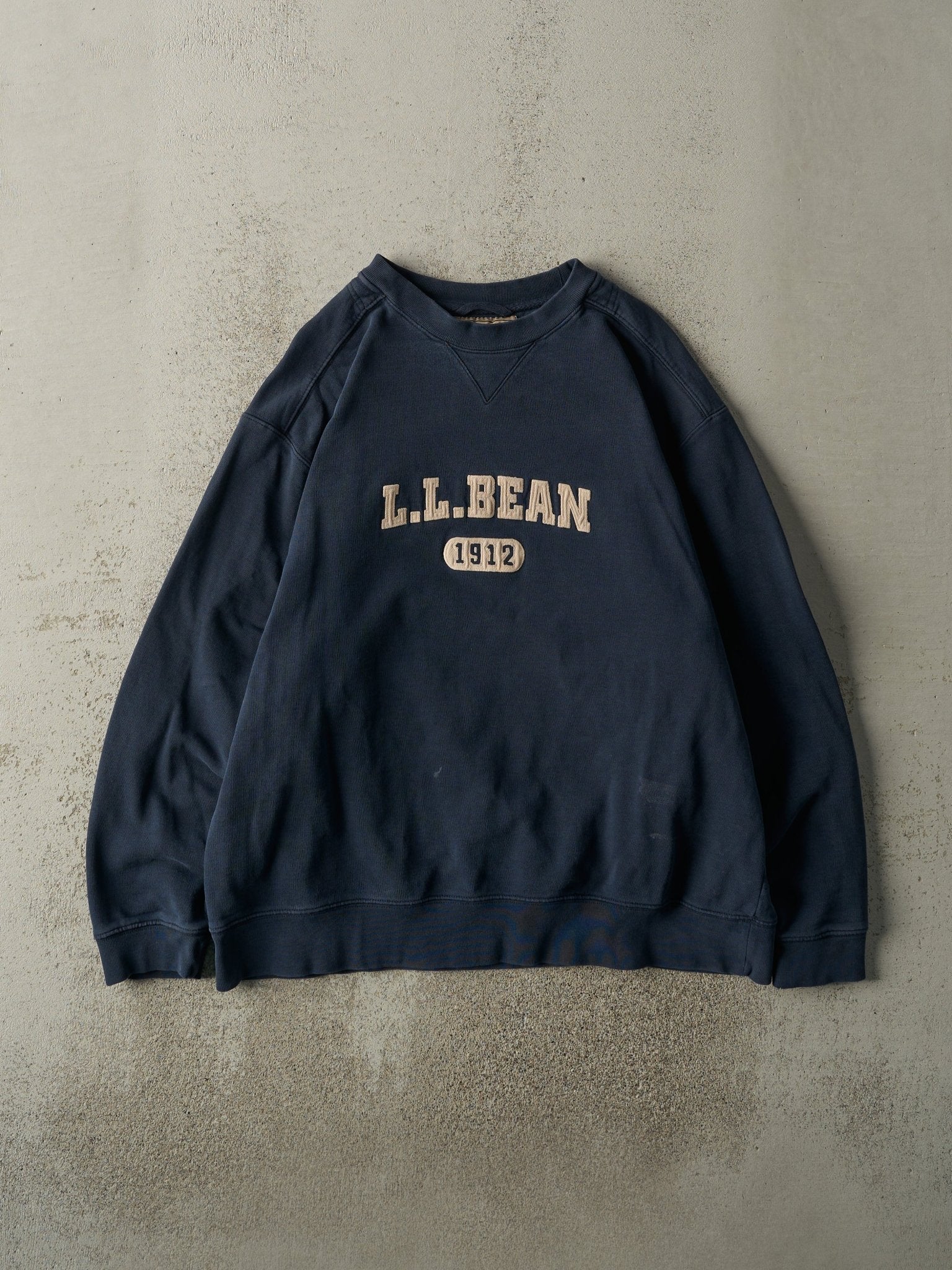 Vintage 90s Navy Blue Embroidered LL Bean Crewneck (L)