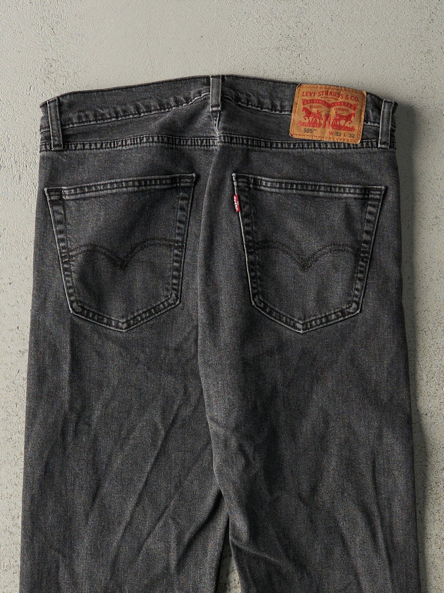 Vintage Y2K Faded Black Levi's 505 Denim Pants (33x31)
