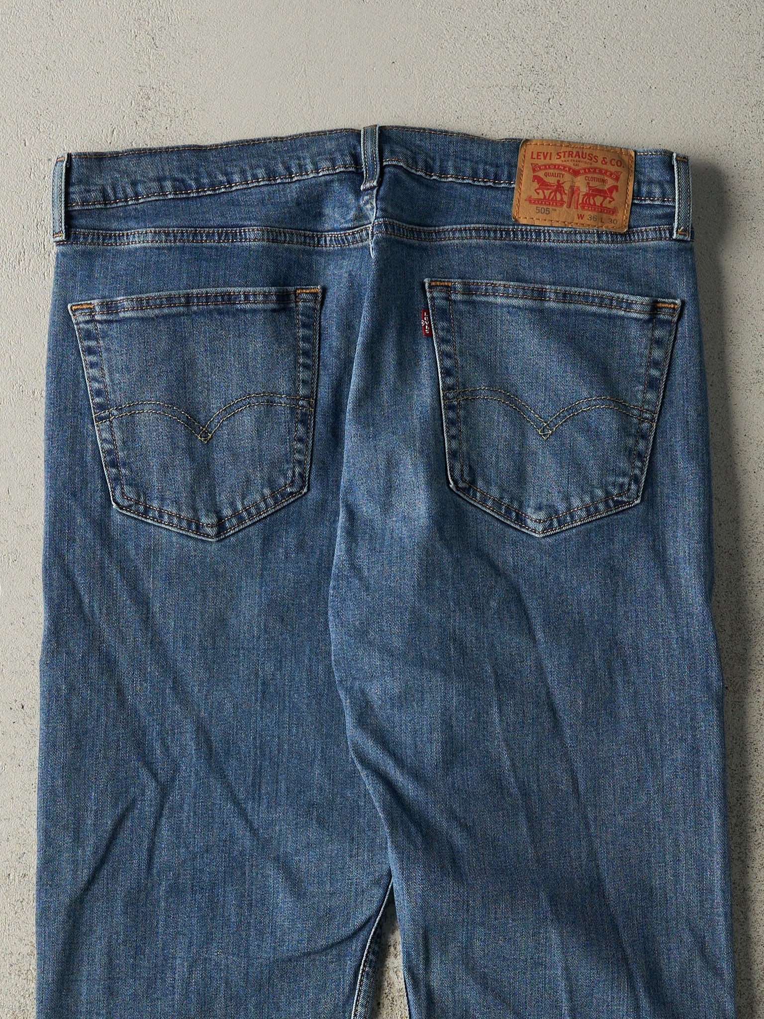 Vintage Y2K Dark Wash Levi's 505 Jeans (36x29)