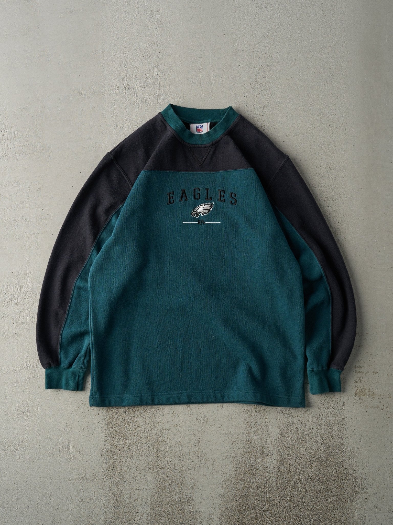 Vintage Y2K Green Embroidered Philadelphia Eagles Two Tone Crewneck (M)