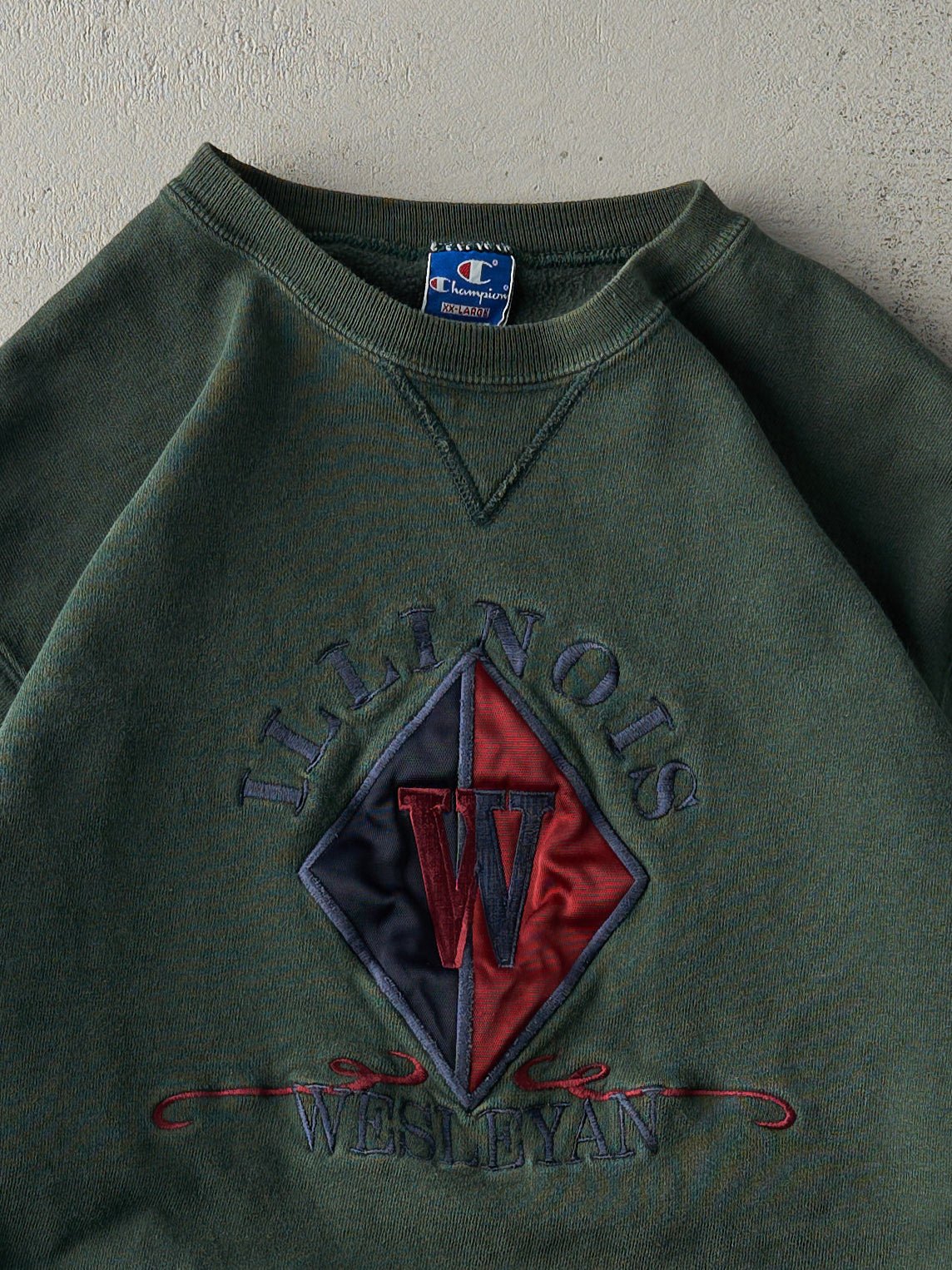 Vintage 90s Green Illinois Wesleyan Embroidered Crewneck (L)